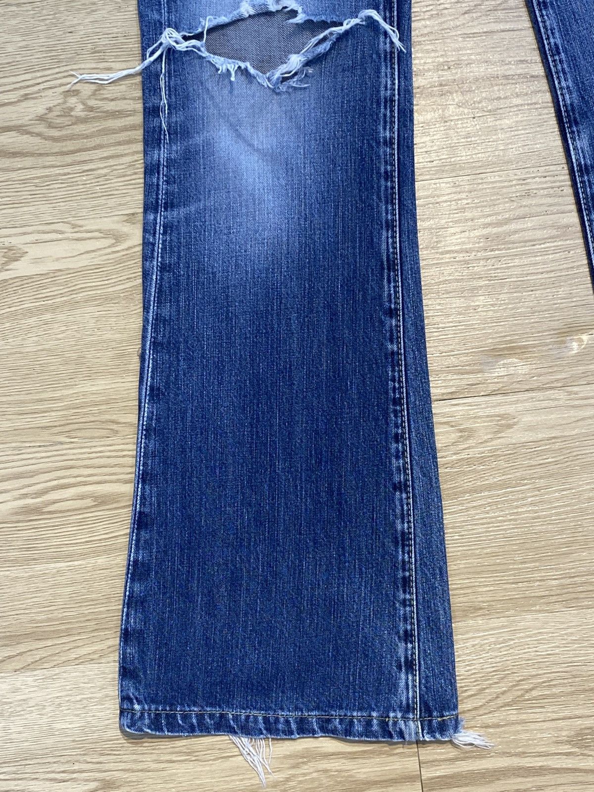Levi's Levi’s Vintage Whiskers Blue Wash Ripped Flare Jeans Size US 30 / EU 46 - 7 Thumbnail