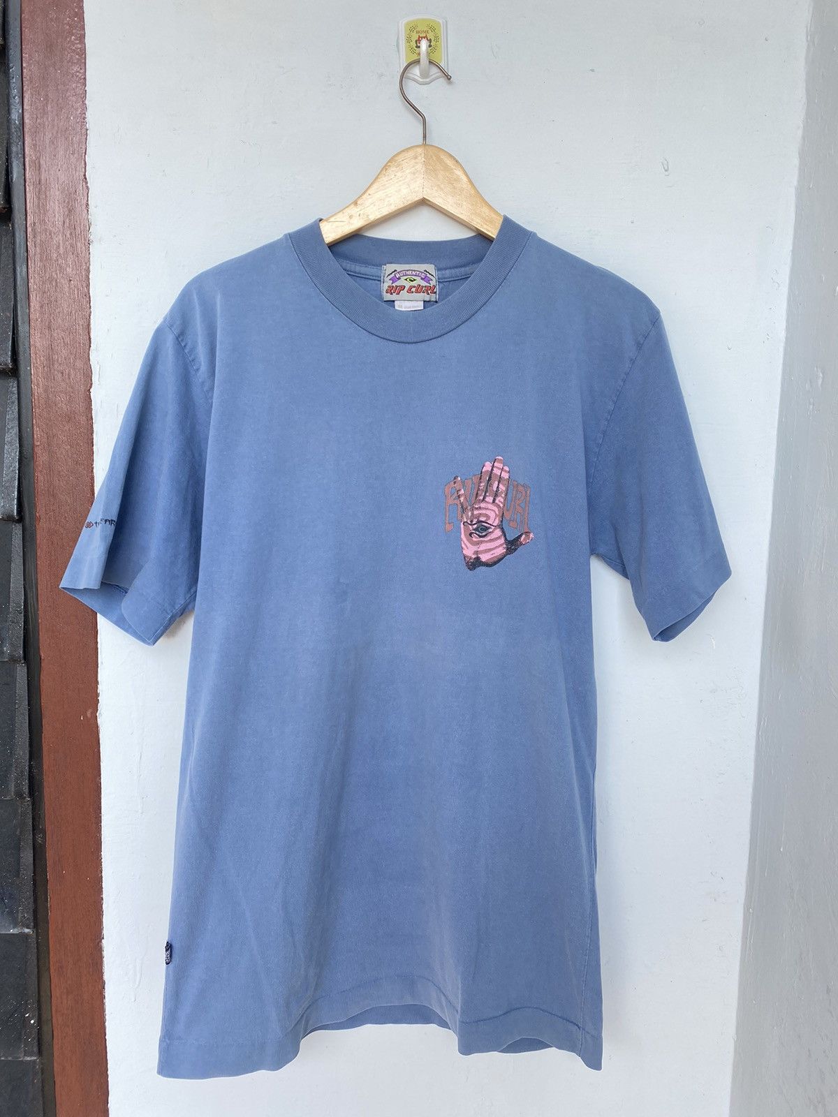 Vintage Vintage 90s Rare Ripcurl Surf Hand Print Mullet Style Tee Size US M / EU 48-50 / 2 - 7 Thumbnail