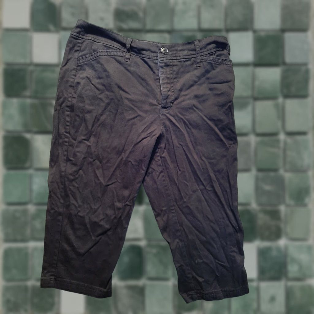 Vintage St. John's Bay Capris Womens size 12 Black Capris Regular Crop Womens 12 Black Minimal Ware Size ONE SIZE - 1 Thumbnail