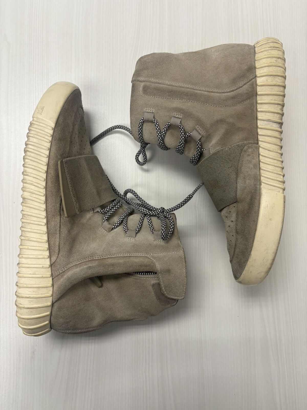 Adidas YEEZY 750 OG Light Grey Size US 12 / EU 45 - 1 Thumbnail