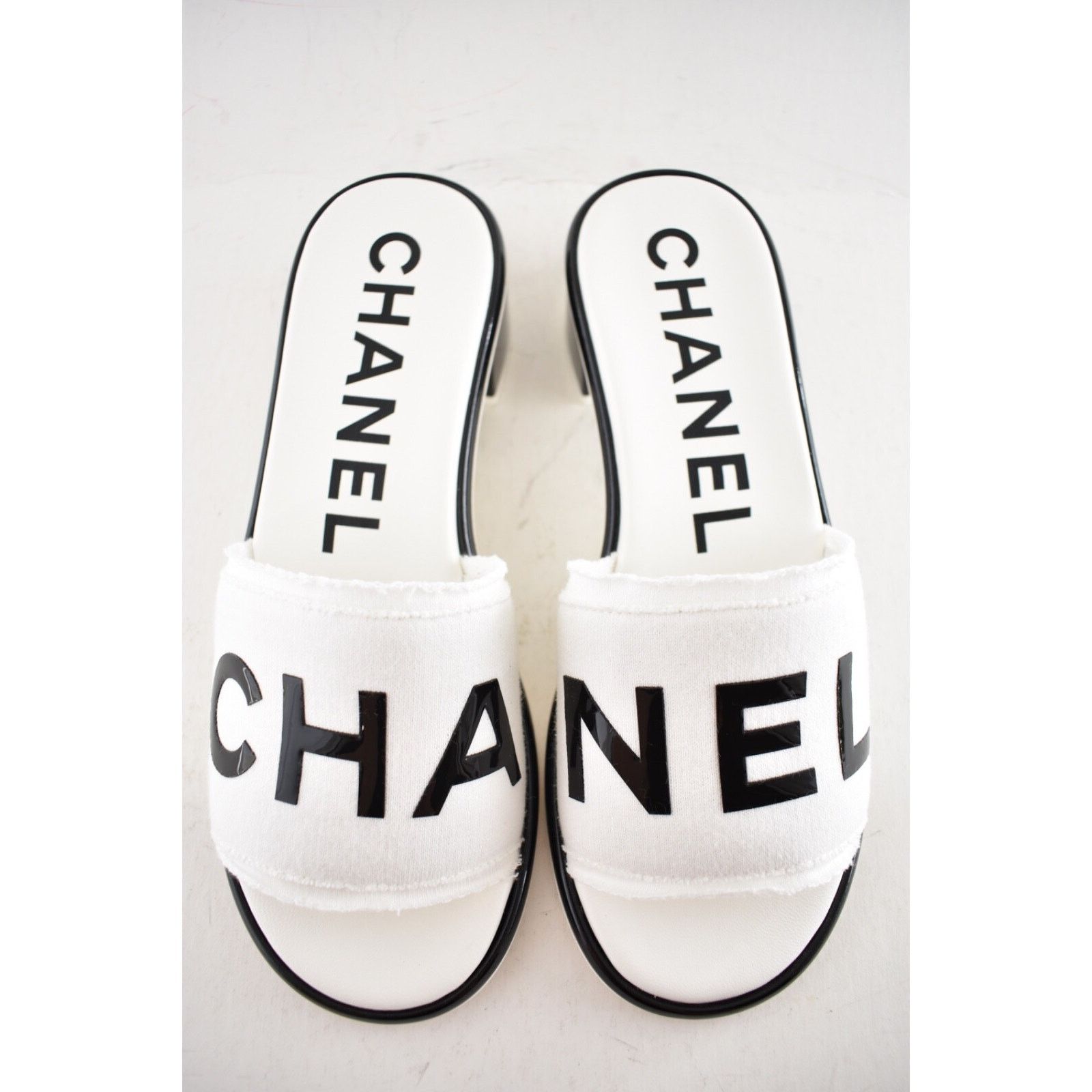 Chanel Chanel 24C White Black CHA NEL Letter Logo Mule Slide Size US 9.5 / IT 39.5 - 7 Thumbnail
