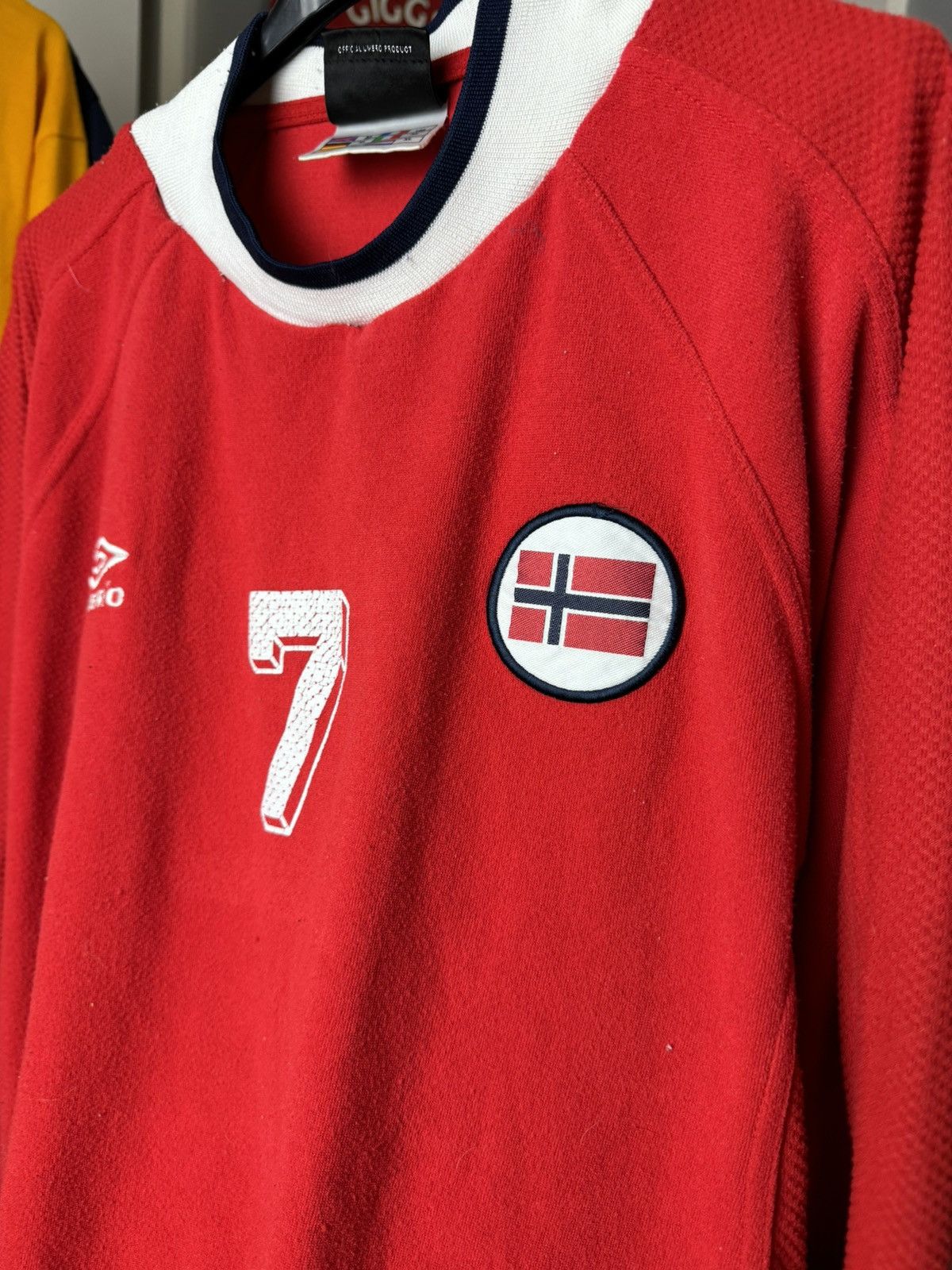 Umbro × Vintage Rare vintage Norway umbro soccer jersey y2k Size US L / EU 52-54 / 3 - 2 Thumbnail