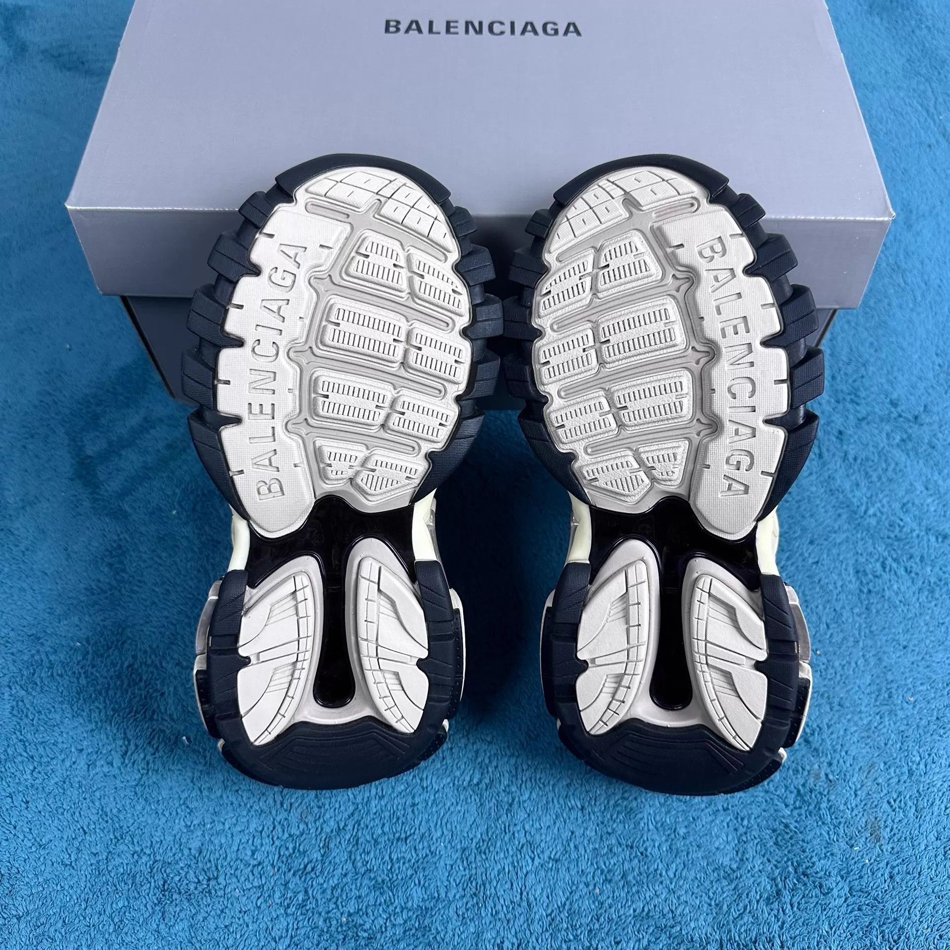 Balenciaga Balenciaga Track 2.0 Mesh Low Top Sneaker Cream/Black 35 Size US 4.5 / IT 34.5 - 5 Thumbnail