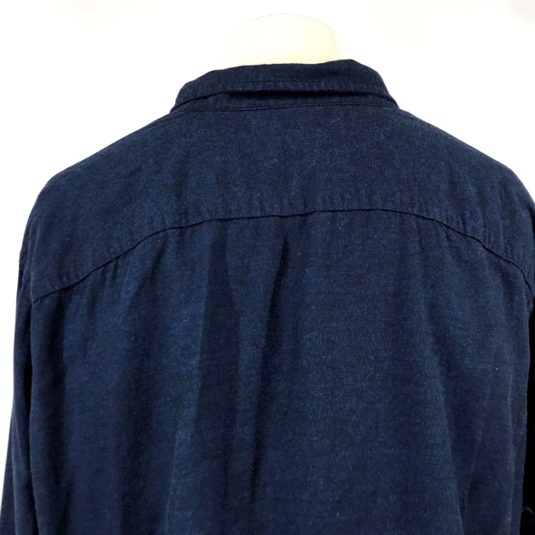 Urban Outfitters VINTAGE? URBAN OUTFITTERS MEN'S L NAVY LONG SLEEVE BUTTON COLLARED COTTON SHIRT Size US L / EU 52-54 / 3 - 5 Thumbnail