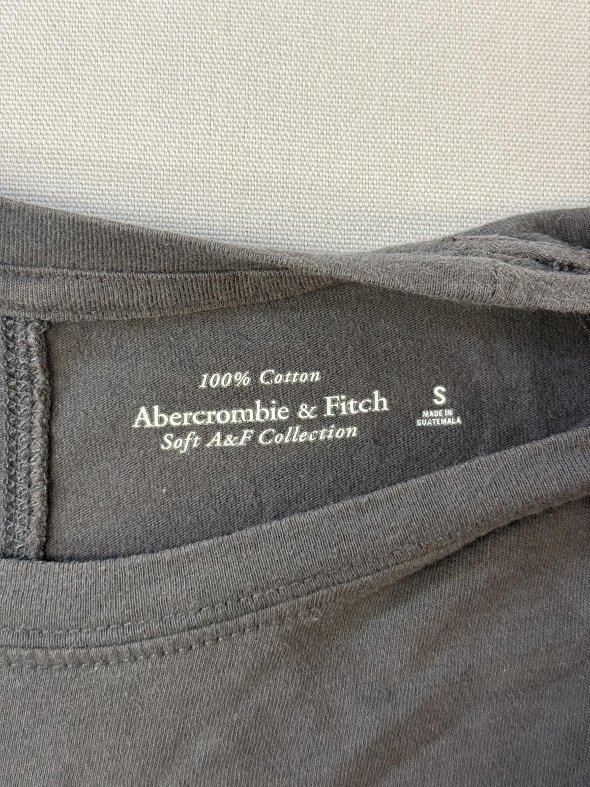 Abercrombie & Fitch Womens Queen Band Crest T-shirt Abecrombie & Fitch Tee A&F S Size S / US 4 / IT 40 - 3 Thumbnail