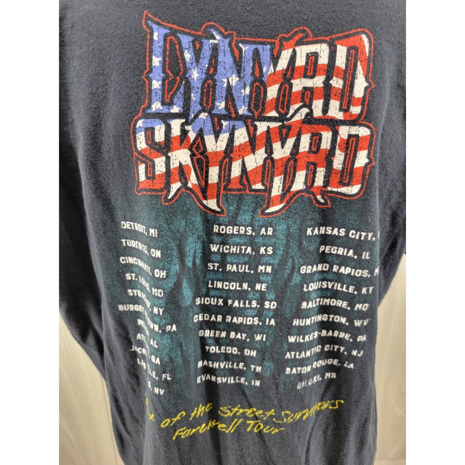 Gildan Lynyrd Skynyrd Shirt Adult XL Last of the Street Survivors Farewell Tour Mens Size US XL / EU 56 / 4 - 7 Thumbnail