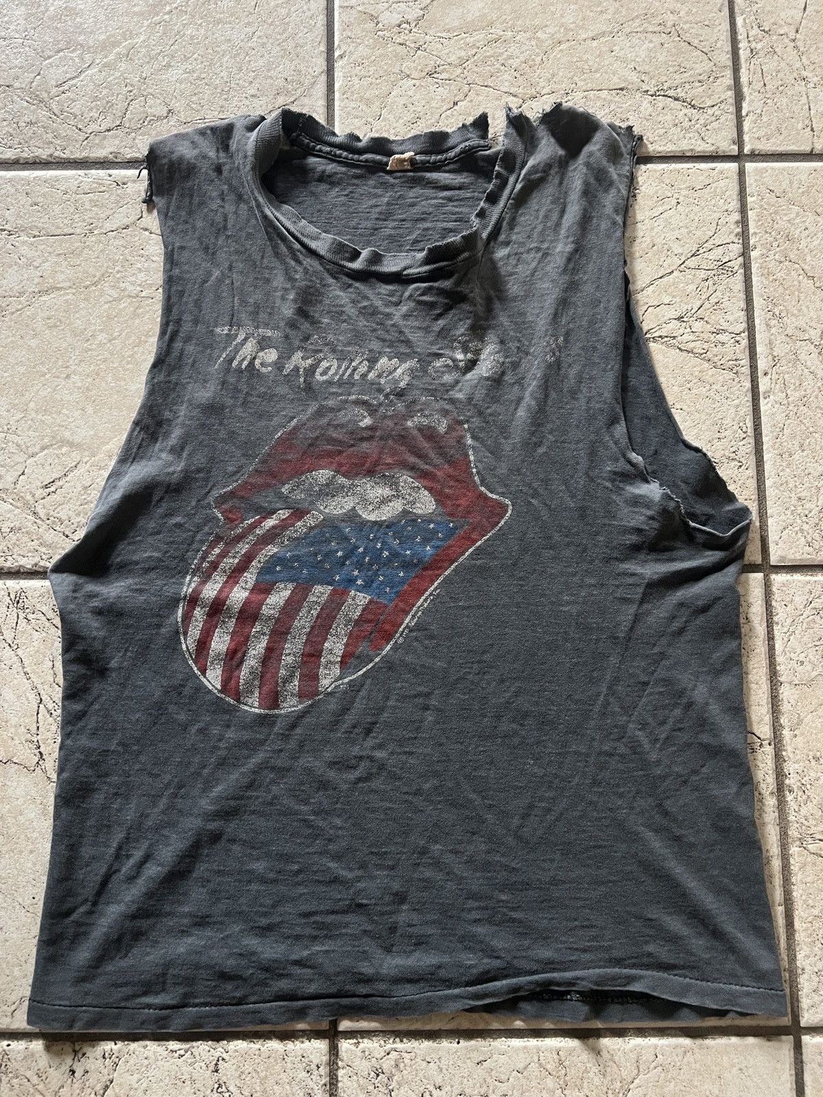 The Rolling Stones × Vintage Vintage Thrashed Faded 1981 Rolling Stones Chopped Tank Top Size US M / EU 48-50 / 2 - 1 Thumbnail