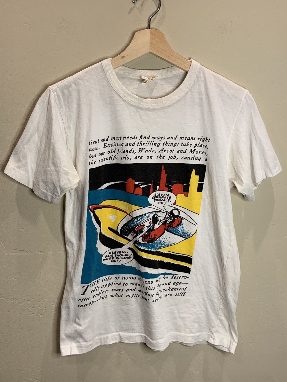 Vintage RARE Vintage 70s Black Star Passes SciFi Single Stitch Shirt Size US M / EU 48-50 / 2 - 1 Thumbnail