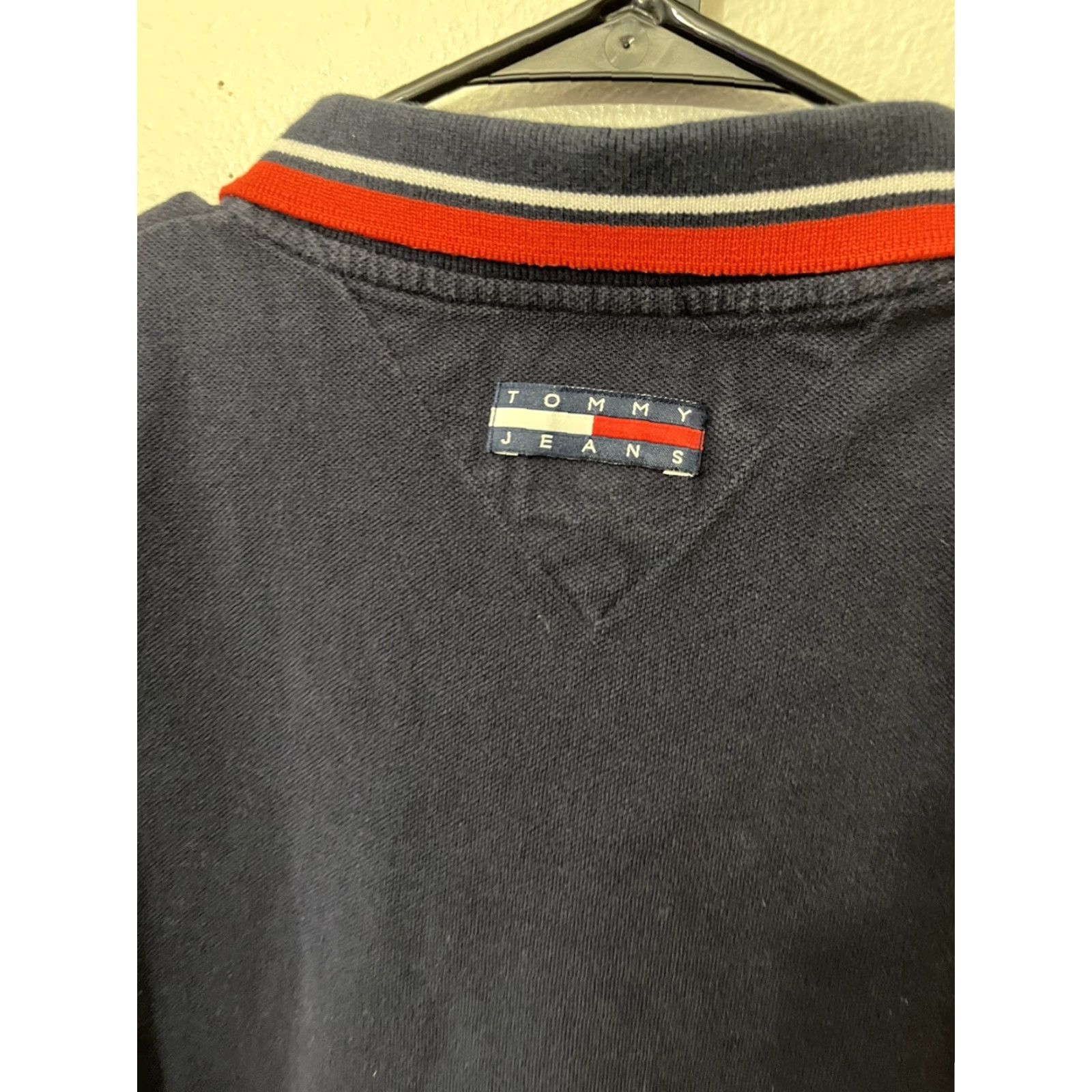 Vintage VINTAGE Tommy Jeans Hilfiger Men’s Size M Solid collared Navy Blue Shirt 90s Logo Modern Classic Mens Size US 31 - 4 Thumbnail