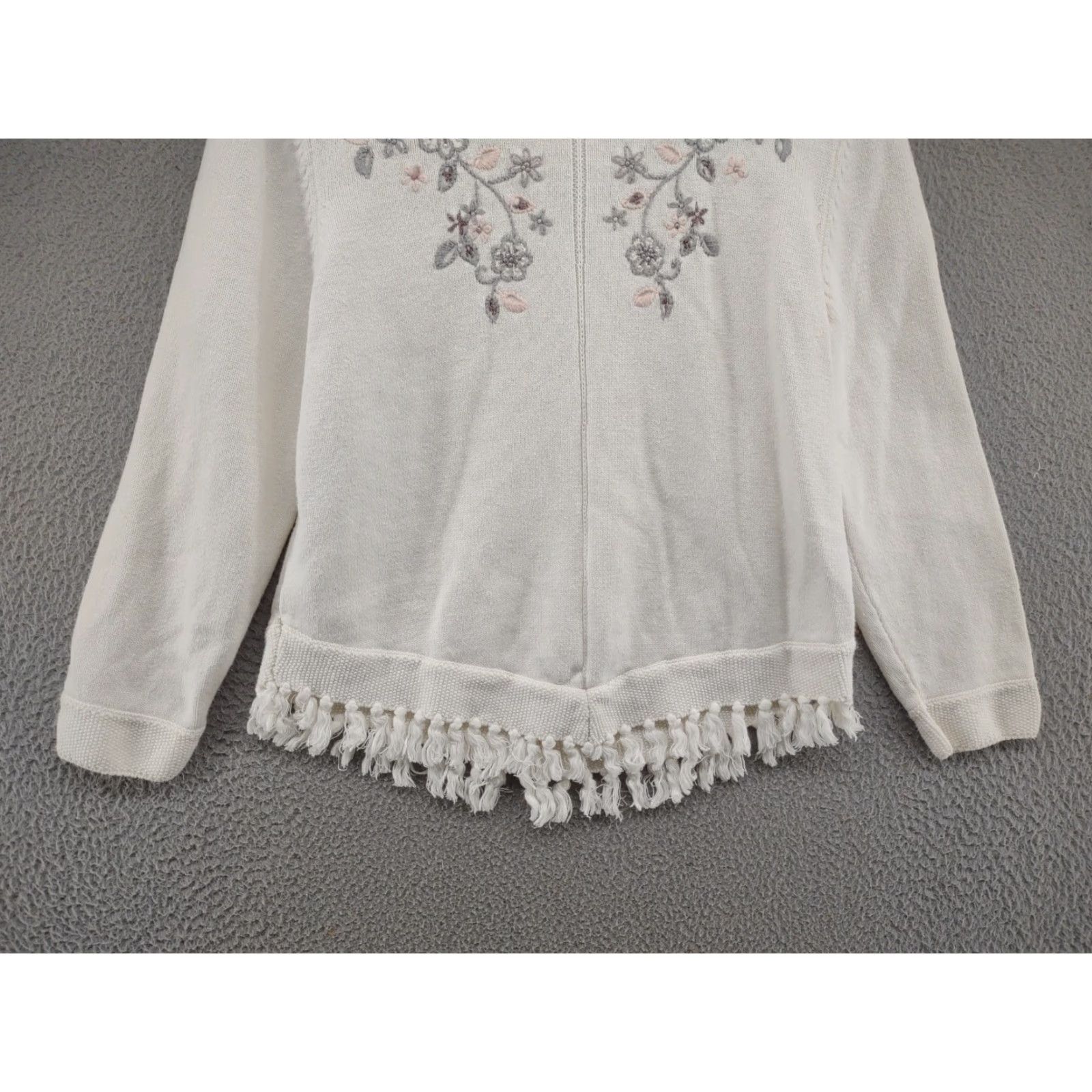Vintage VINTAGE Alfred Dunner Petite Floral Women's Knit Sweater PS Ivory 90s Flower Embroidered Crew Neck All Seasons Pullover Knit Women Mens? Wait Size S / US 4 / IT 40 - 2 Thumbnail