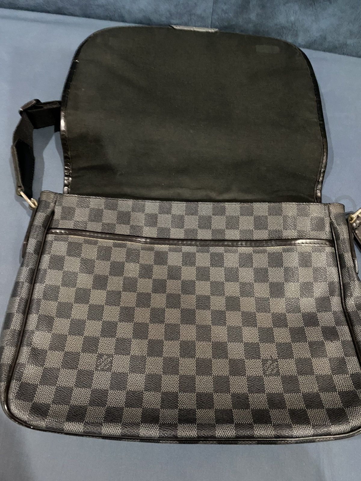 Louis Vuitton Auth LOUIS VUITTON Damier Graphite Daniel MM Shoulder Bag Size ONE SIZE - 10 Thumbnail