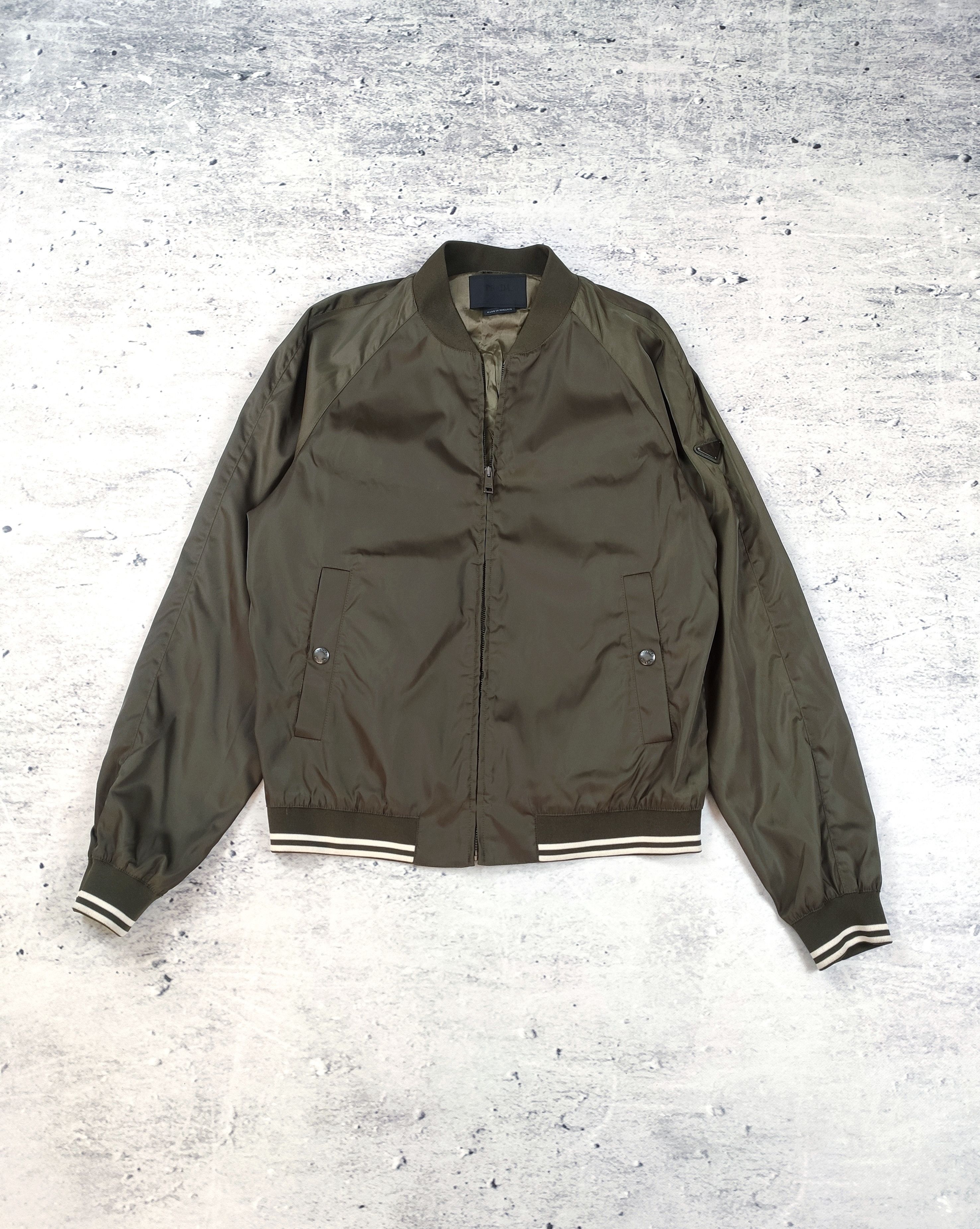 Prada o1mt1gz0724 Re-Nylon Bomber Jacket in Green | Grailed