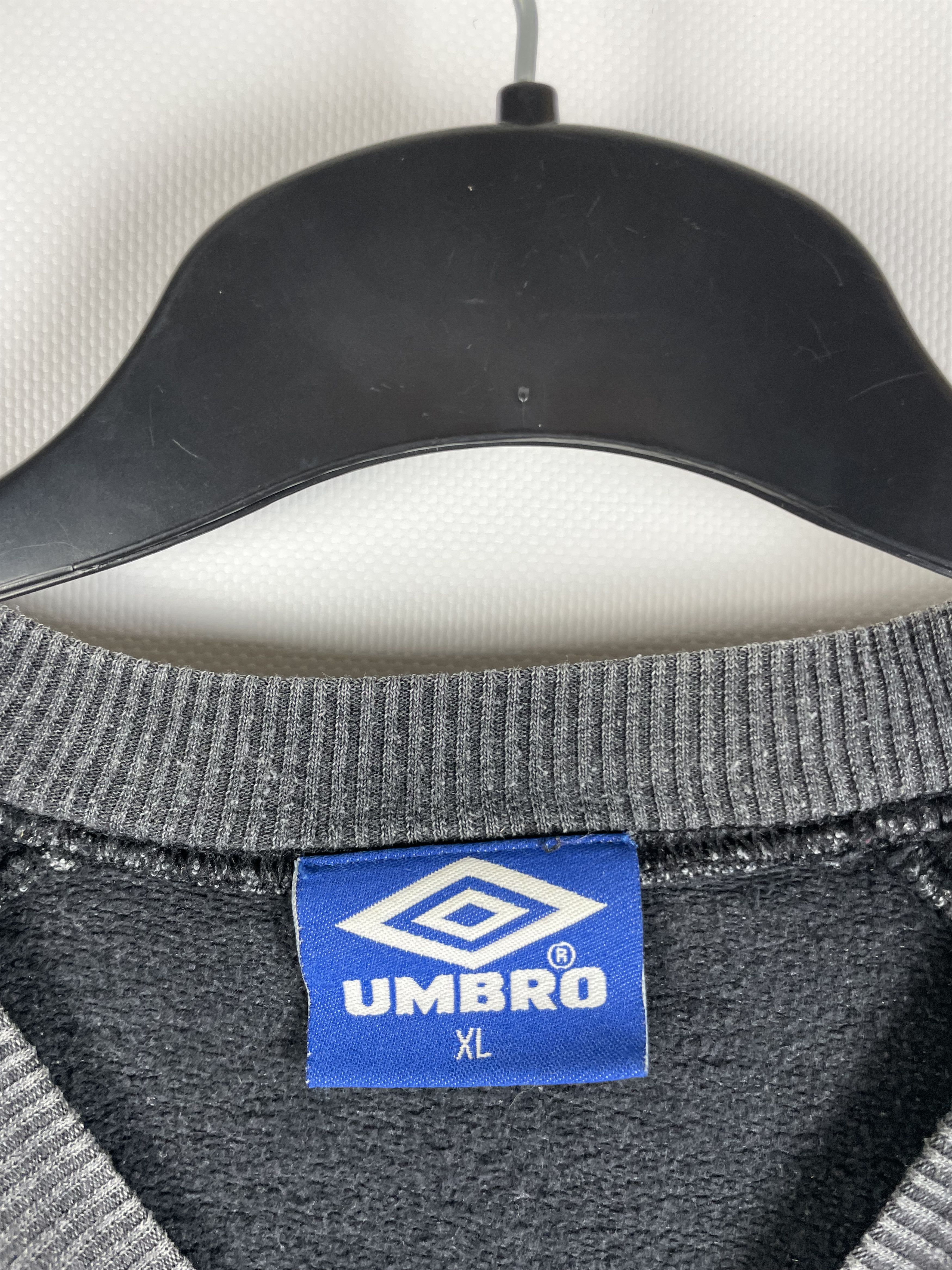 Umbro Vintage Umbro Ajax Amsterdam Training Sweatshirt Size US XL / EU 56 / 4 - 4 Thumbnail