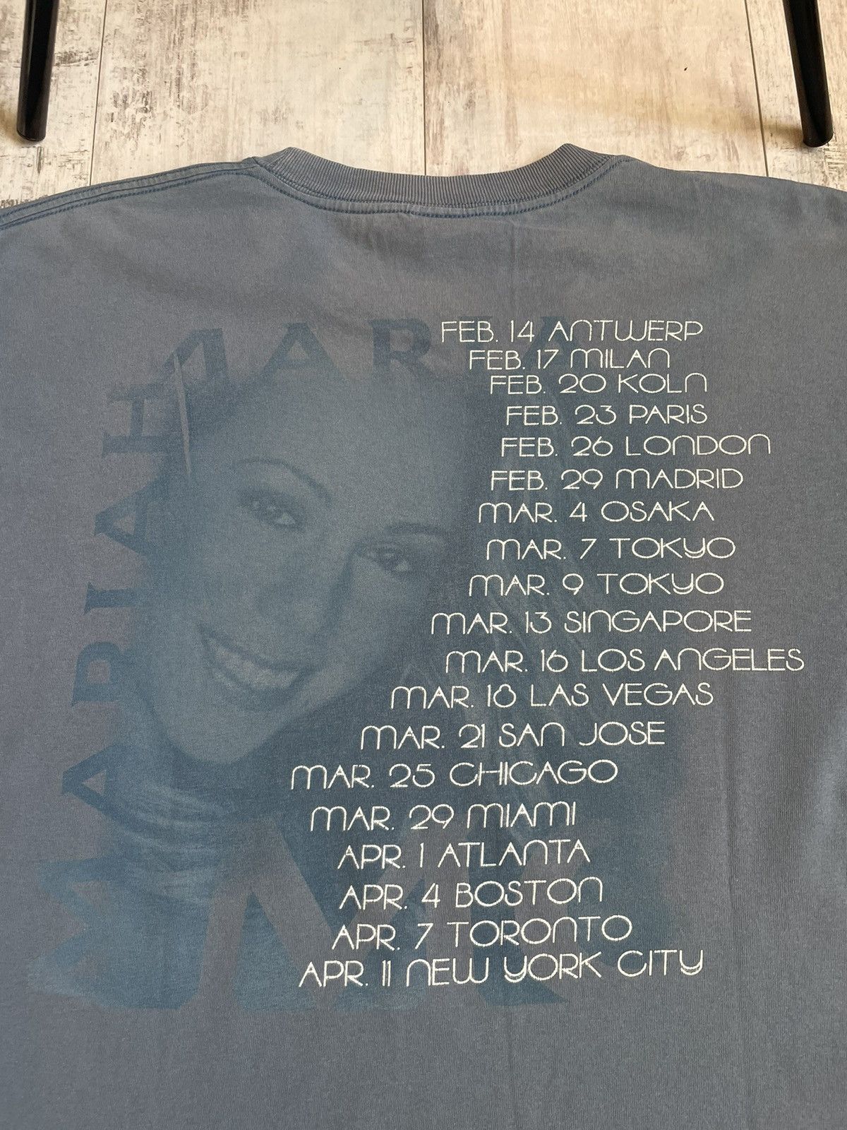 Vintage Vintage Y2K 2000’s Mariah Carey Rainbow Giant Tour T Shirt Size US L / EU 52-54 / 3 - 4 Thumbnail