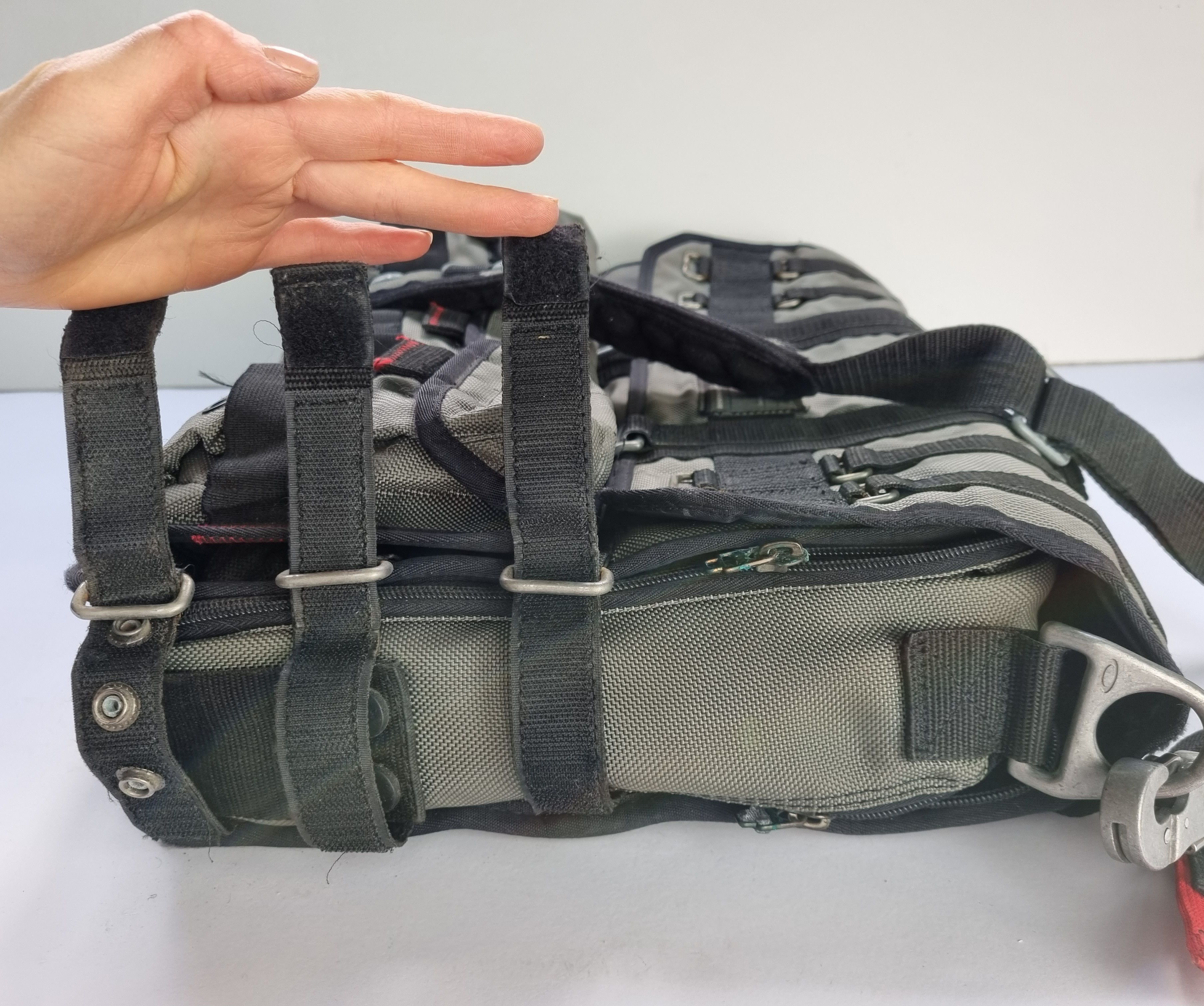 Oakley Iconic Oakley Tactical MultiPockets Messenger Laptop Bag Size ONE SIZE - 21 Thumbnail