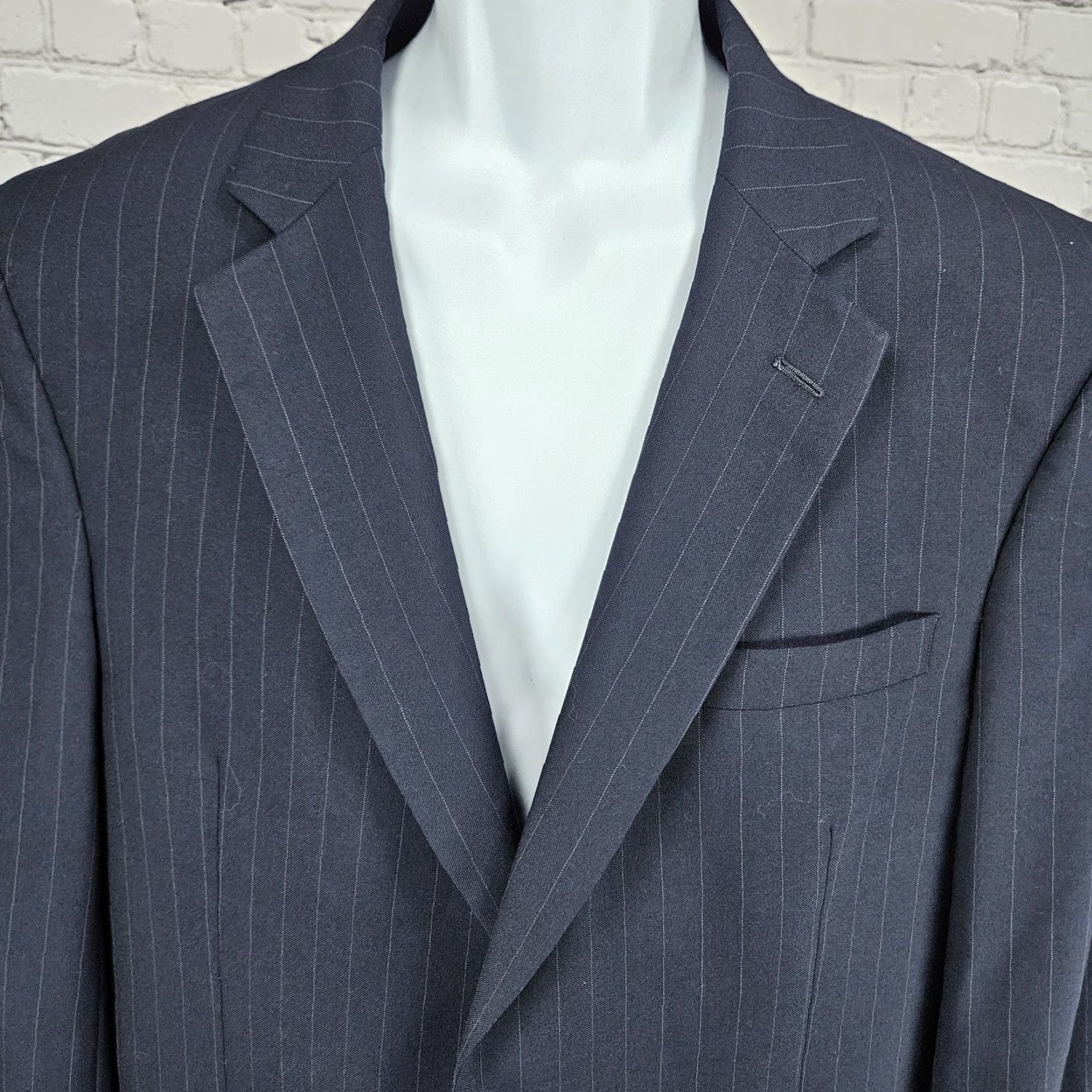 Jos. A. Bank Jos A Bank Navy 100% Wool Pinstriped 2 Button Vented Notch Blazer Sport Coat 42L Size 42R - 7 Thumbnail