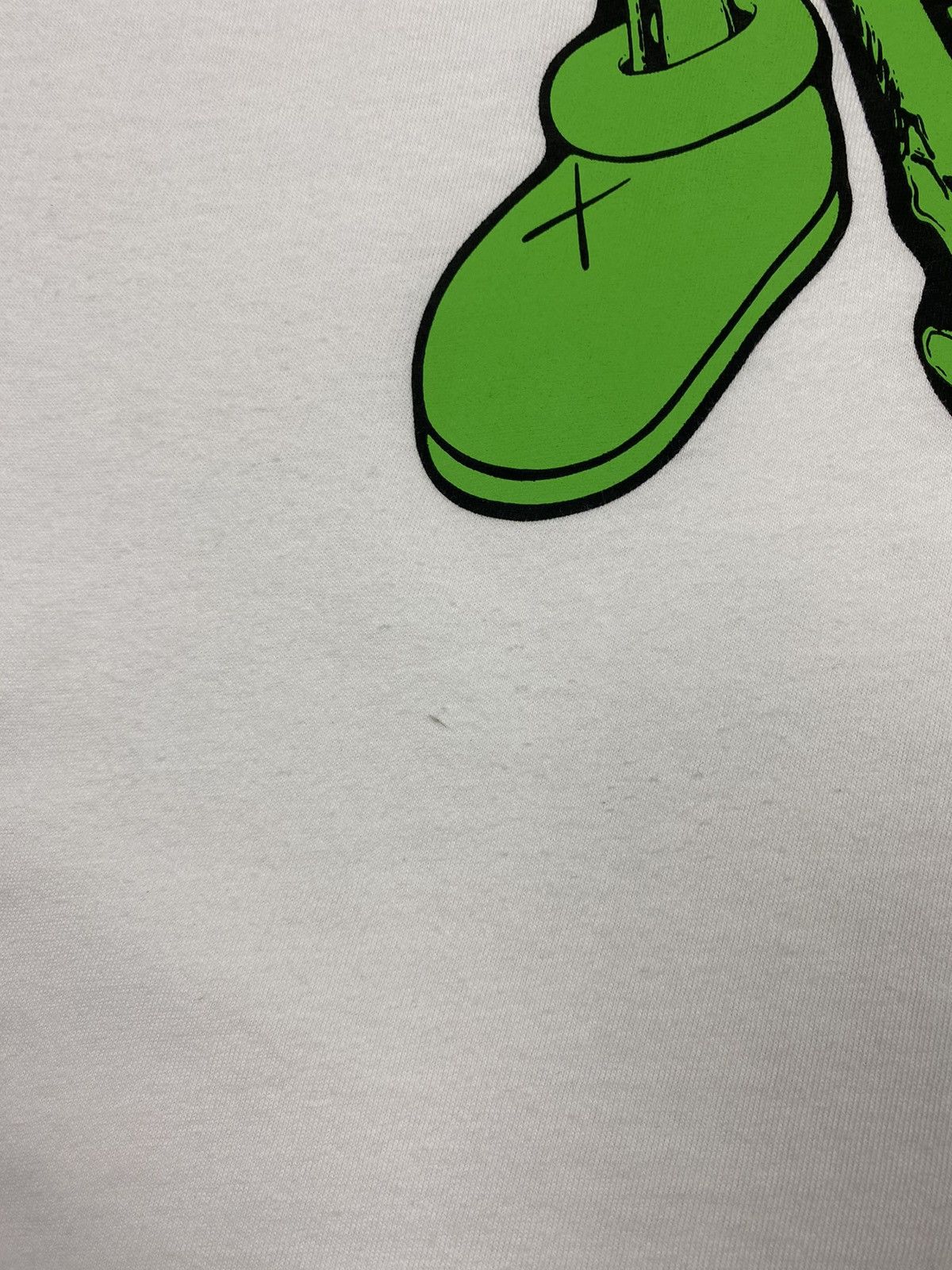 Kaws × Uniqlo Uniqlo x Kaws Skelleton T Shirt Size US L / EU 52-54 / 3 - 6 Thumbnail