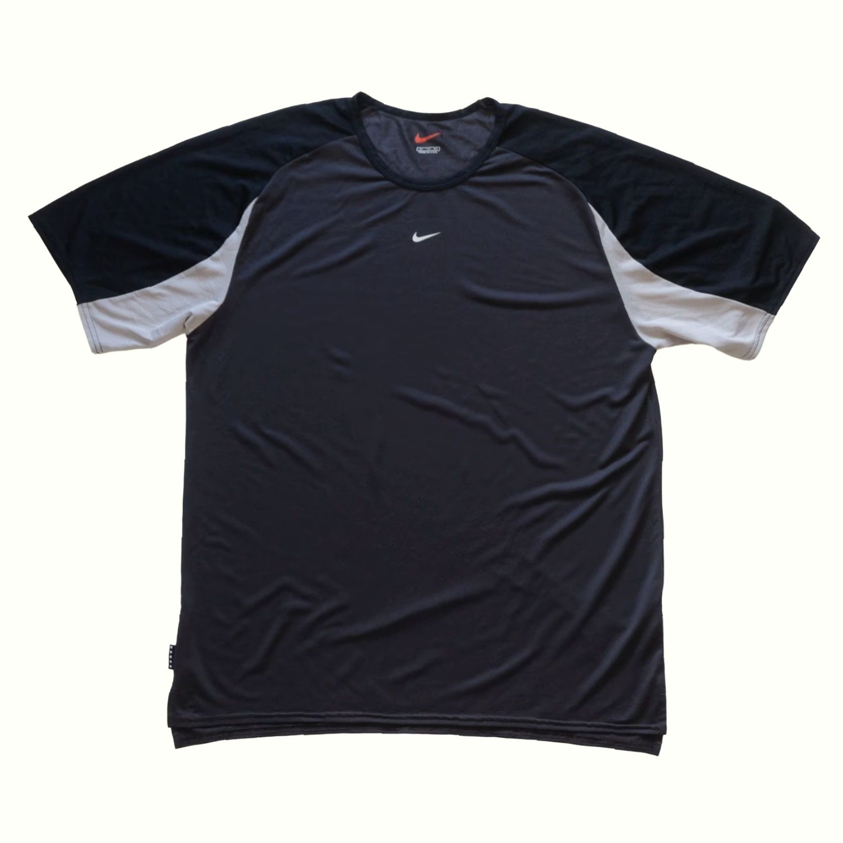 Nike VINTAGE Nike T-Shirt 90s Retro USA Made Center Swoosh Active Black XL Mens Size XL 1999 Size US XL / EU 56 / 4 - 2 Thumbnail
