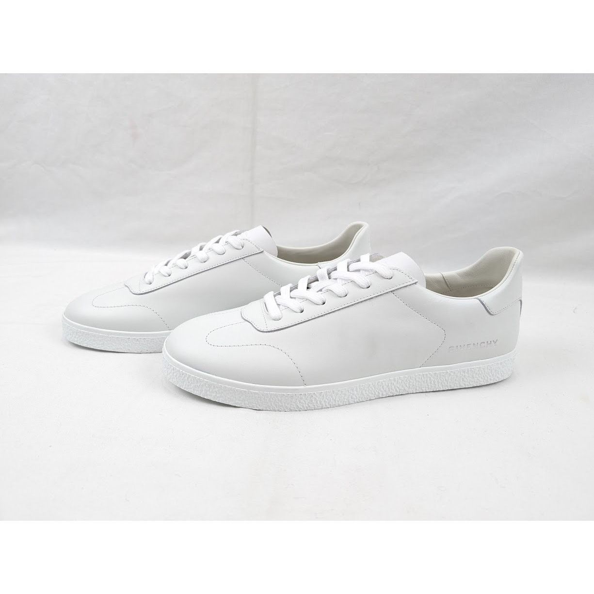 Givenchy o1rshd1 Low-Top Sneakers in White Size US 10 / EU 43 - 17 Thumbnail