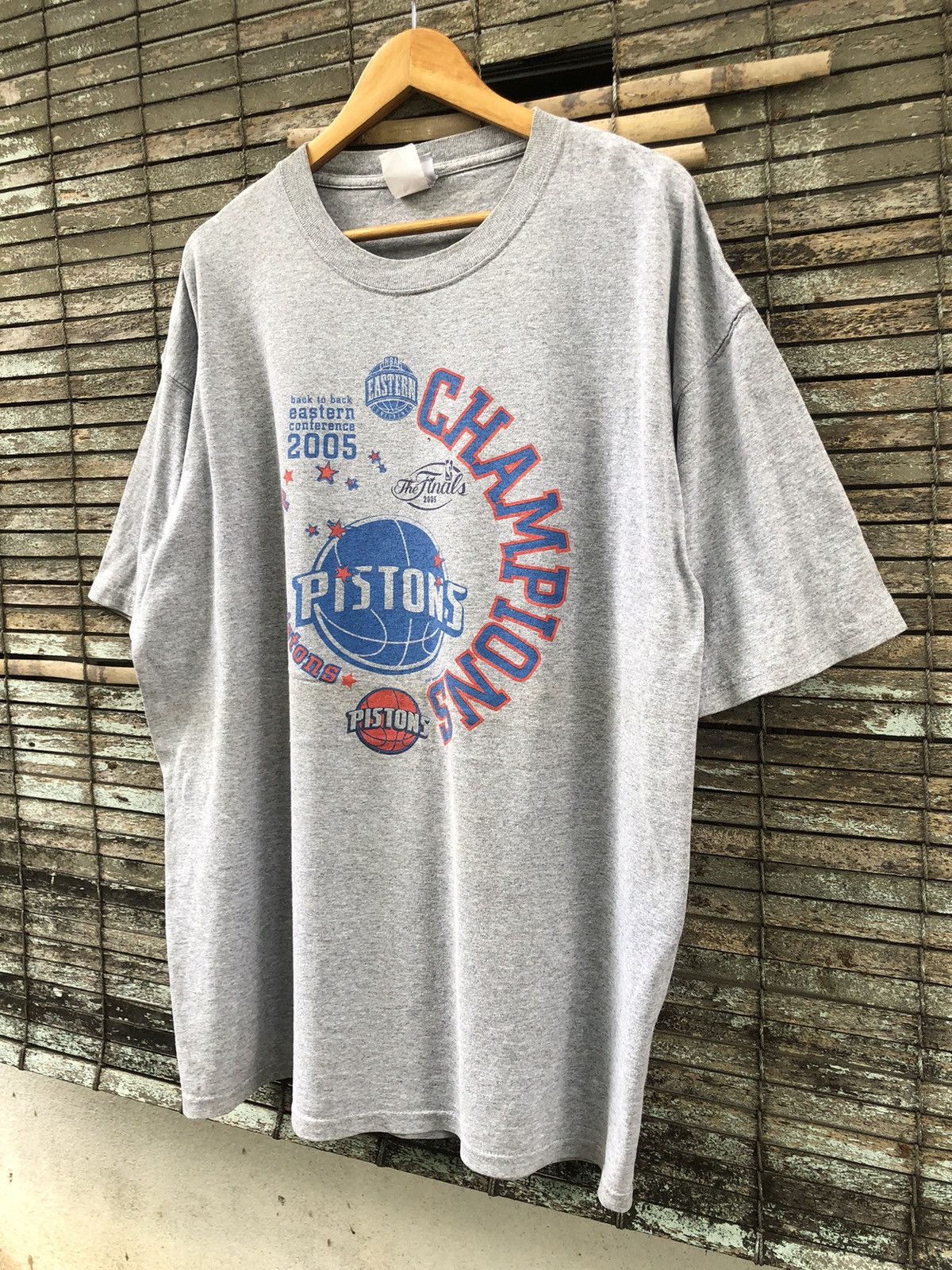 Vintage 🔥Vintage🔥Y2K NBA Champions 2005 Detroit Pistons Tshirts Size US XXL / EU 58 / 5 - 4 Thumbnail