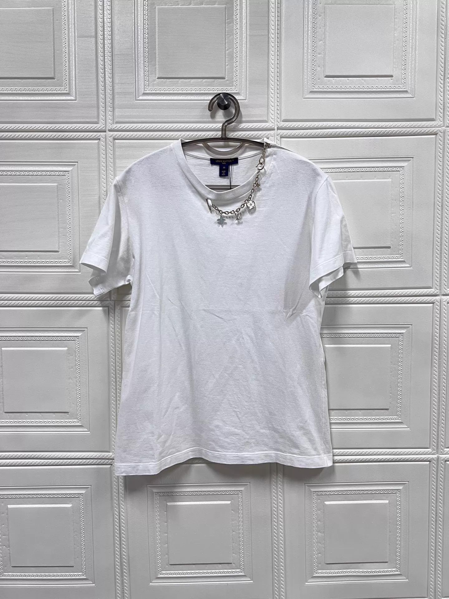 Louis Vuitton LV 3-Flower Chain Short Sleeve Tee M 99 New Size M / US 6-8 / IT 42-44 - 1 Thumbnail