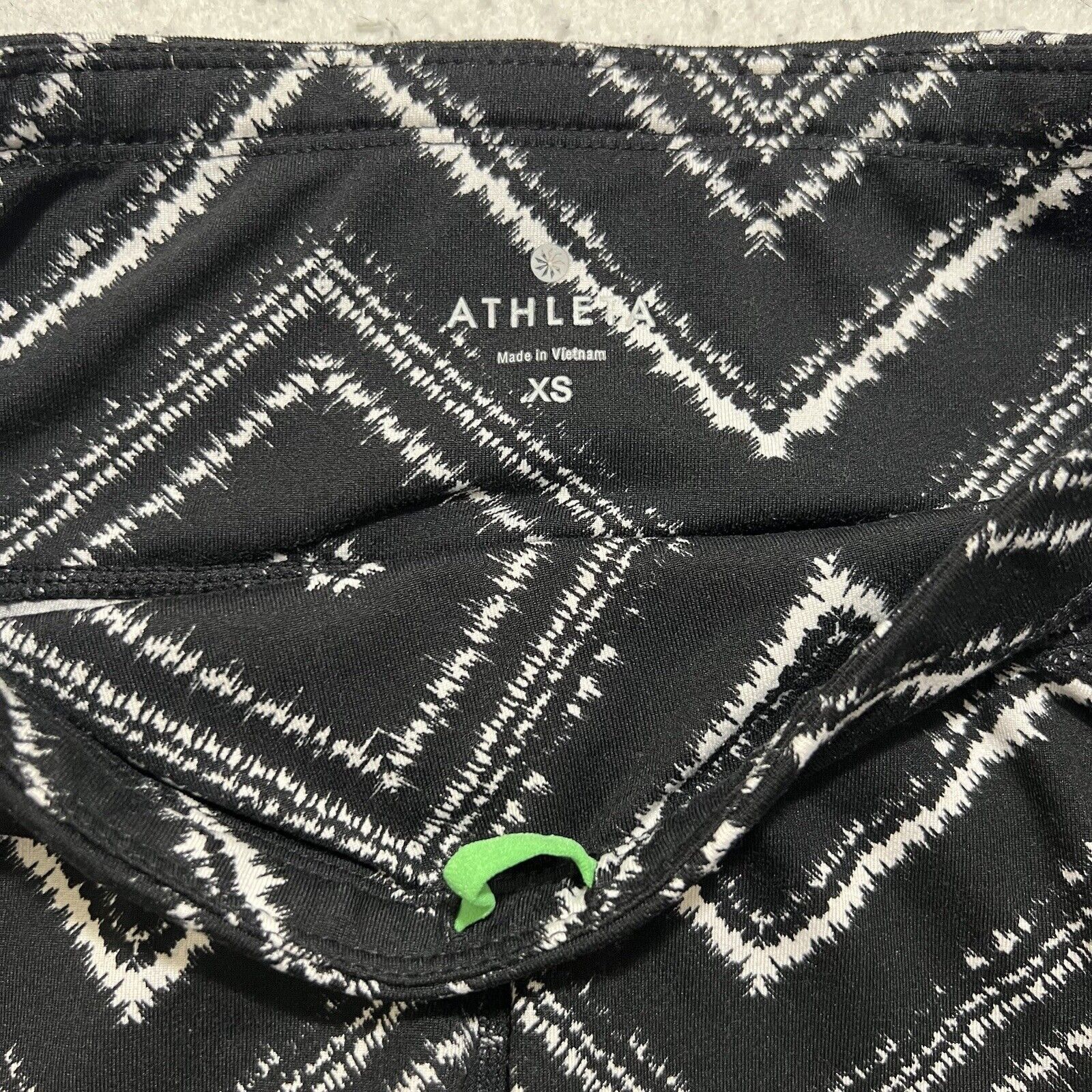 Athleta Athleta XS Capri Athletic Leggings Black White Stripe Pants Size 26" / US 2 / IT 38 - 4 Thumbnail
