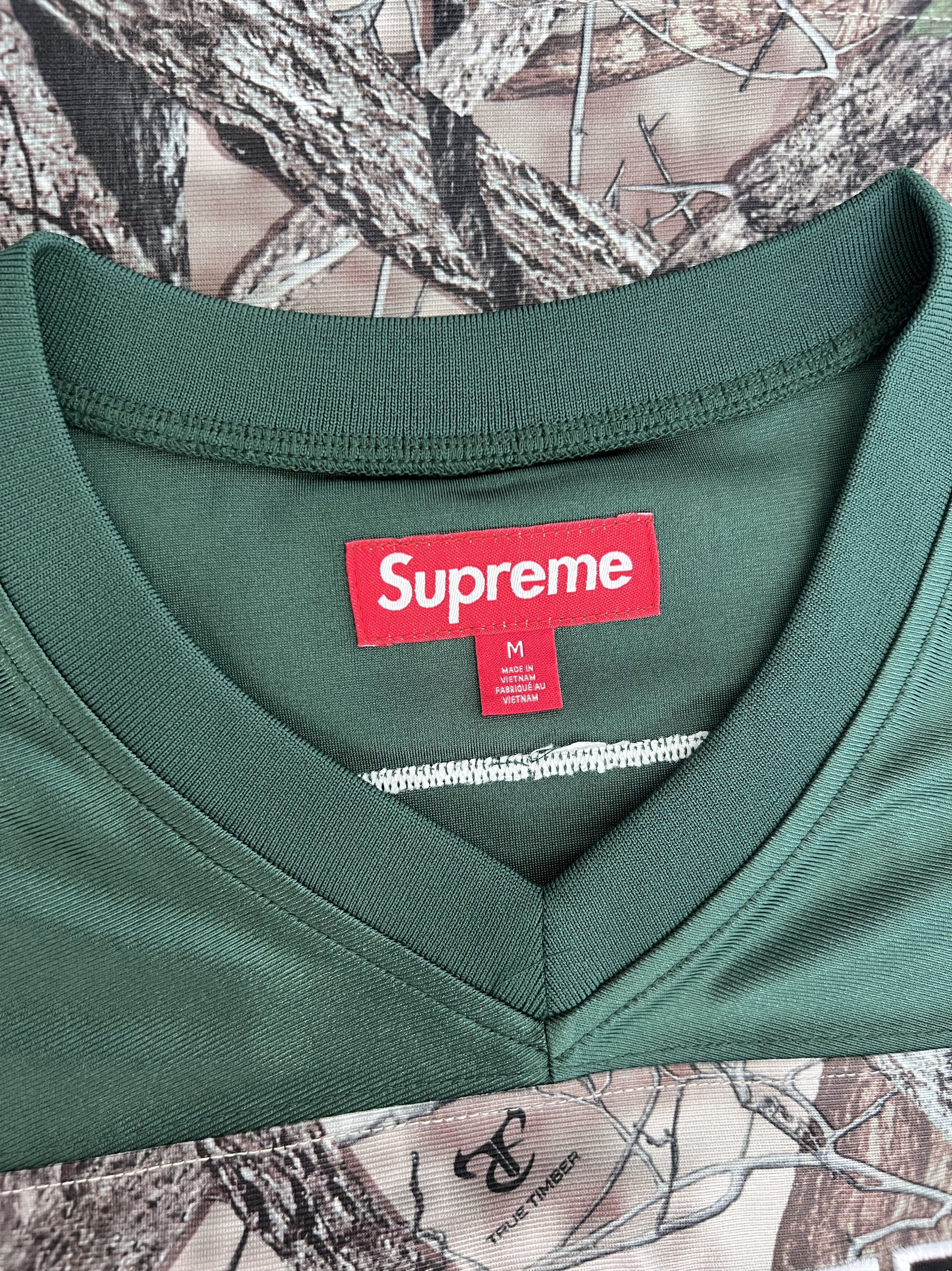 Supreme Supreme Breast Cancer Awareness Football Jersey Green Camo Size US M / EU 48-50 / 2 - 7 Thumbnail