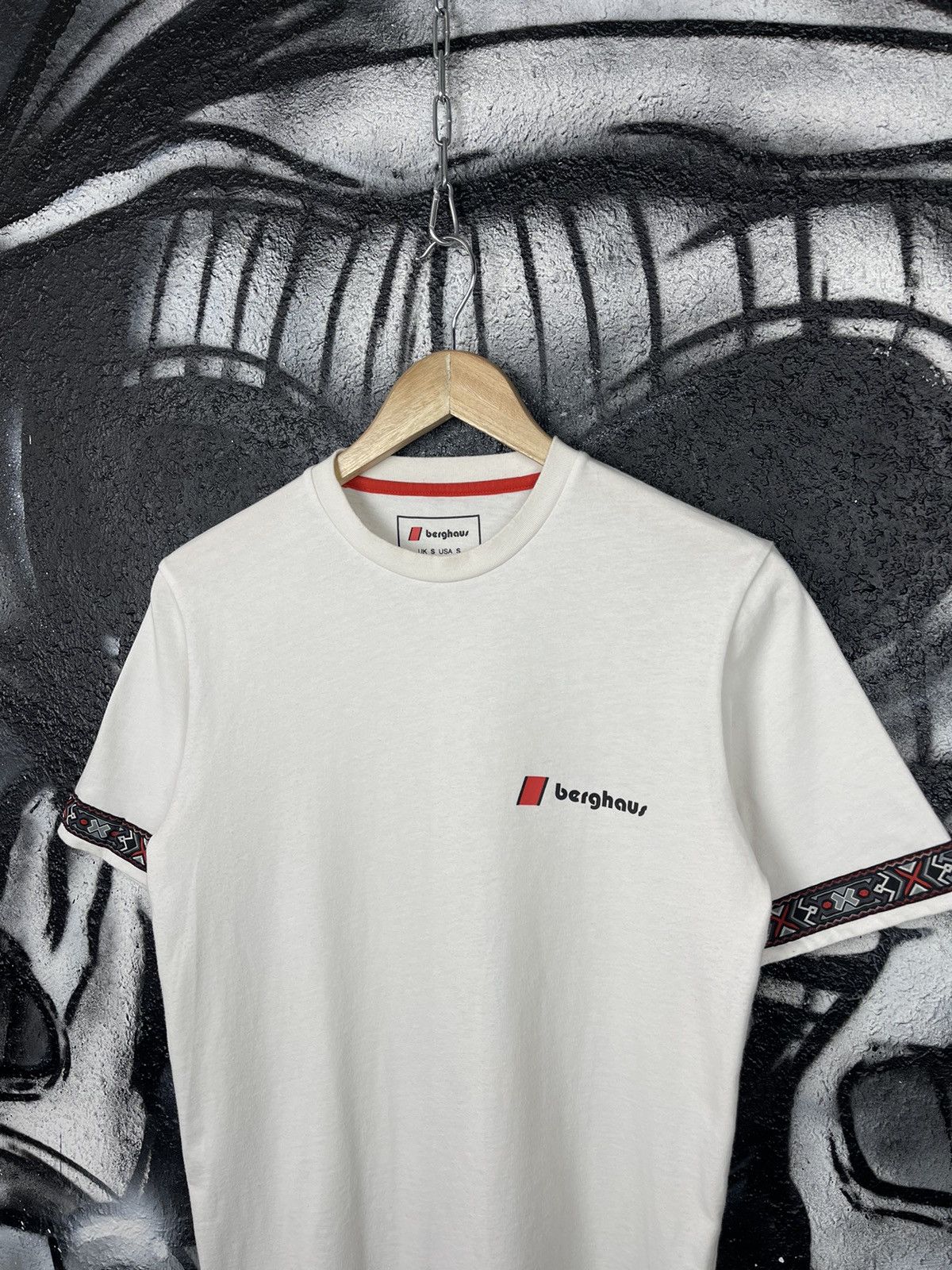 Berghaus Berghaus White Ornaments T-Shirt Men’s Size Small Size US S / EU 44-46 / 1 - 3 Thumbnail