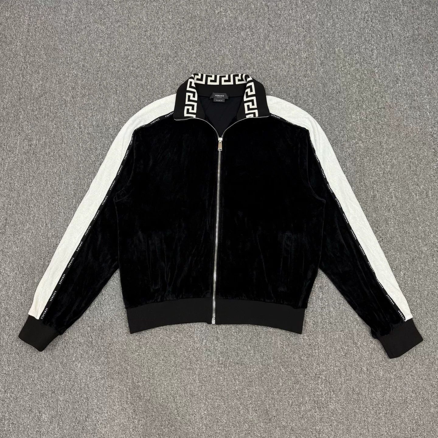 Versace Versace Greek Key Velvet Jacket Size US M / EU 48-50 / 2 - 1 Thumbnail