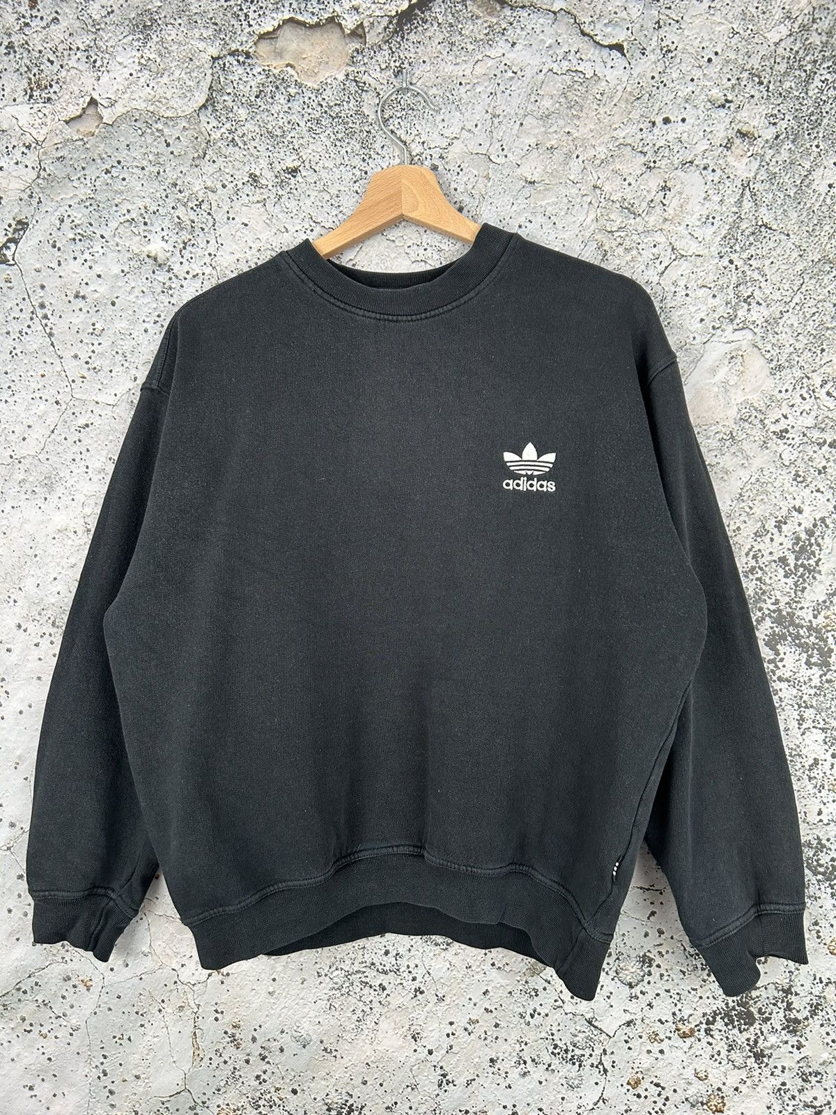 Adidas Vintage Adidas Basic Crewneck Streetwear 90s Hype Rare Size US S / EU 44-46 / 1 - 1 Thumbnail