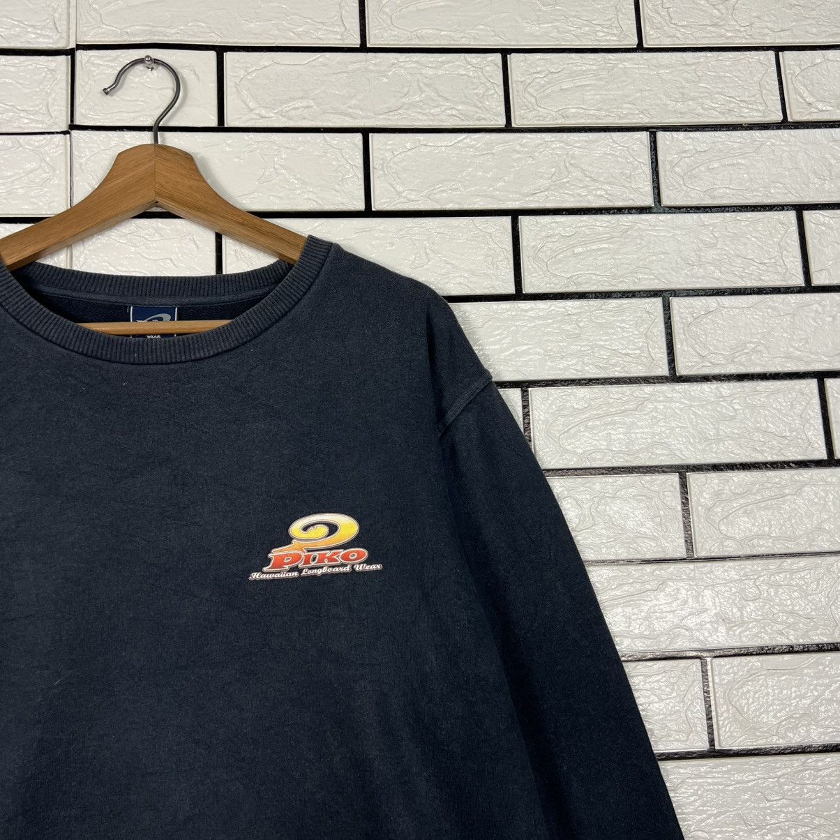 Vintage PIKO Hawaiian Longboard Wear Big Logo Sweatshirt #4244-C193 Size US L / EU 52-54 / 3 - 7 Thumbnail