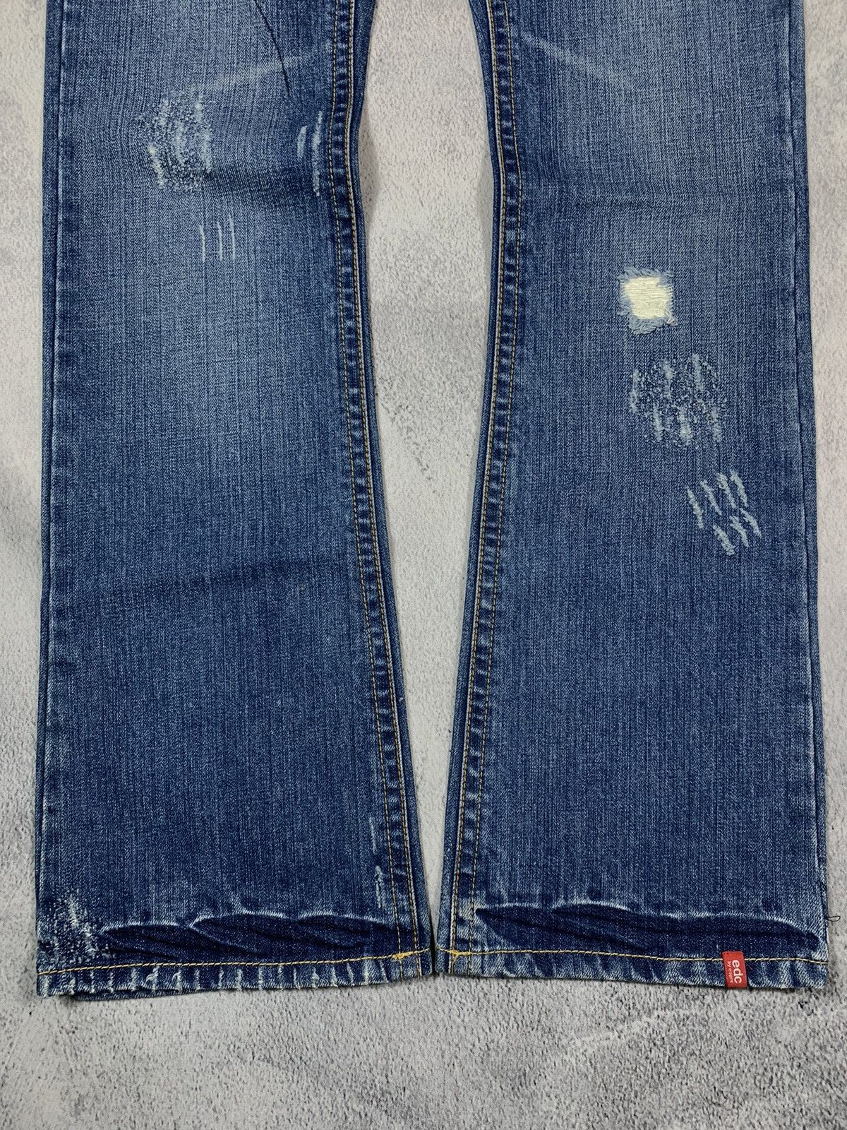 Japanese Brand × Vintage Vintage Y2K Low rise distressed faded regular denim jeans Size 29" - 7 Thumbnail