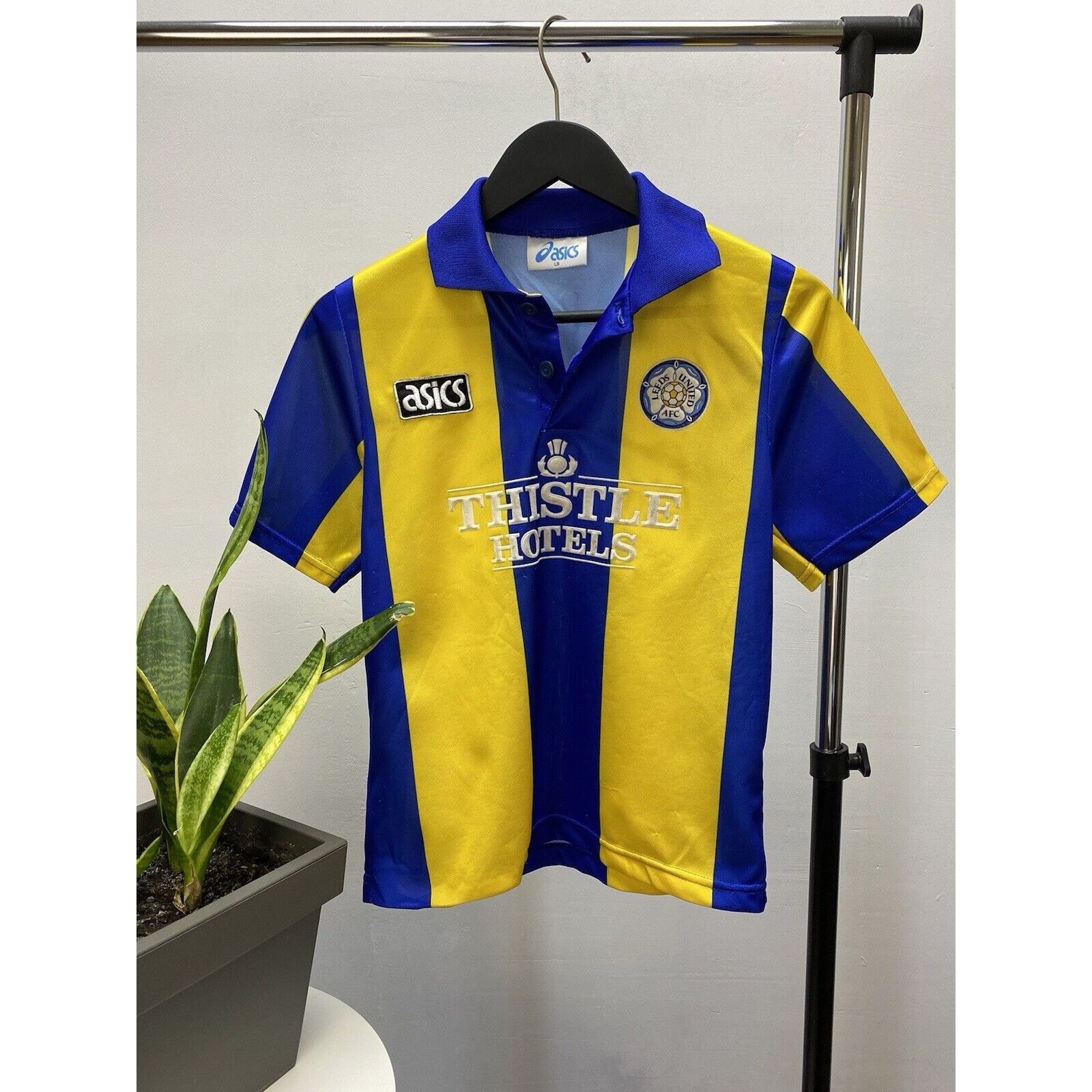 Asics Vintage Leeds United 1993 1995 Away Soccer Jersey Kids Boys Size US XXS / EU 40 - 1 Thumbnail
