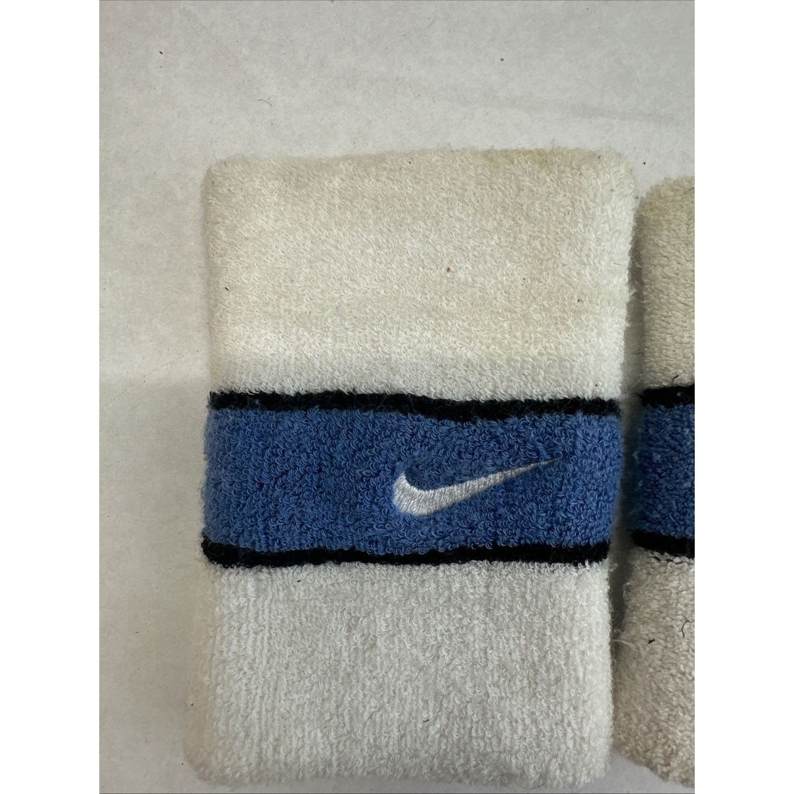 Nike Set of 2 White Blue Nike Wrist Sweat Bands Vintage - Pre-own Size ONE SIZE - 2 Thumbnail