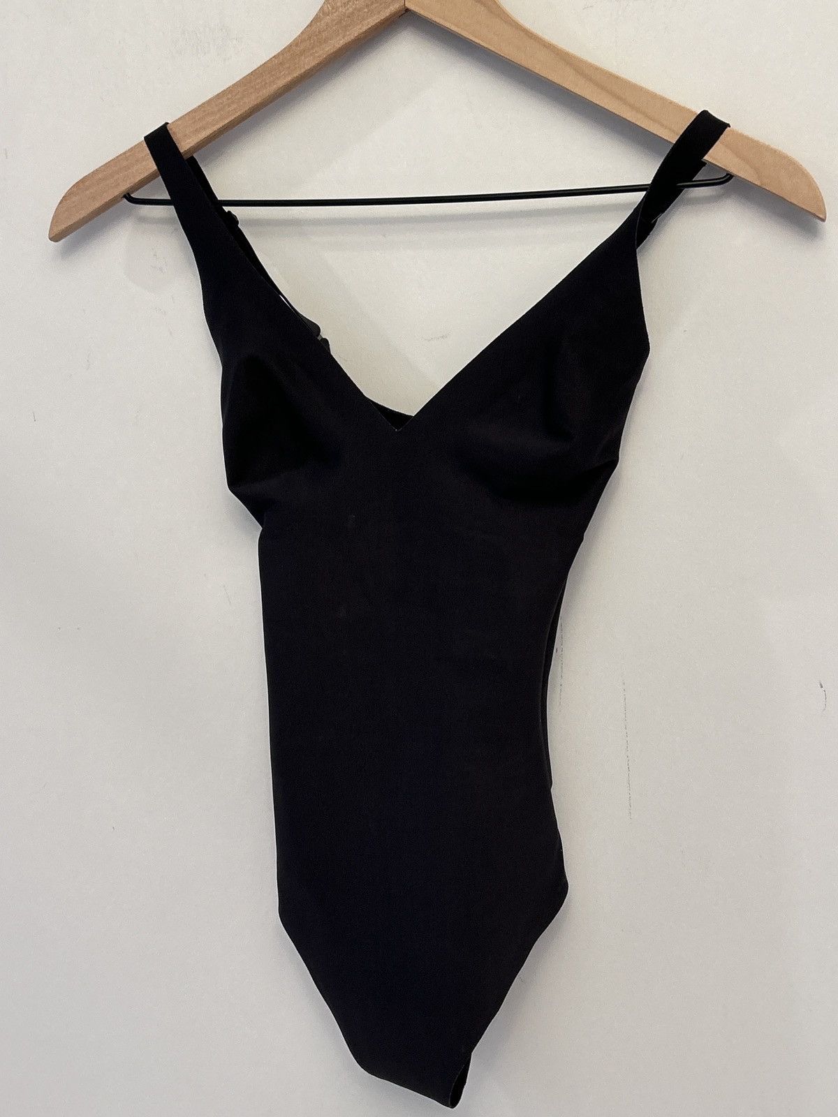 SKIMS NWT Skims Body Unlined Plunge Thong Bodysuit Onyx XS Size XS / US 0-2 / IT 36-38 - 5 Thumbnail