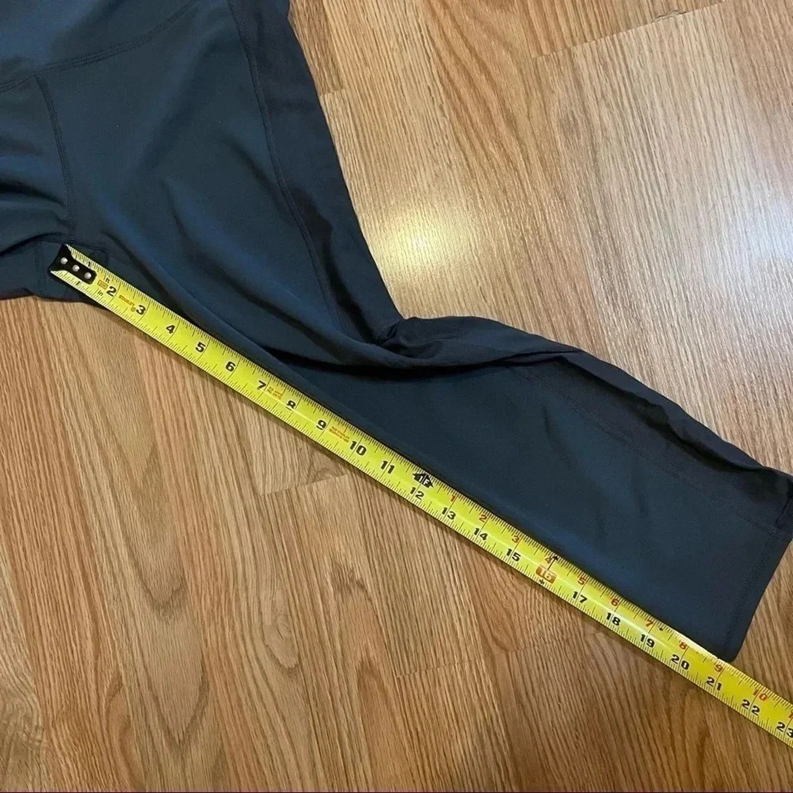 Gap Gap Fit Outlet Workout Capri Dark Gray Cropped Leggings Mesh Size 25" / US 0 / IT 36 - 9 Thumbnail