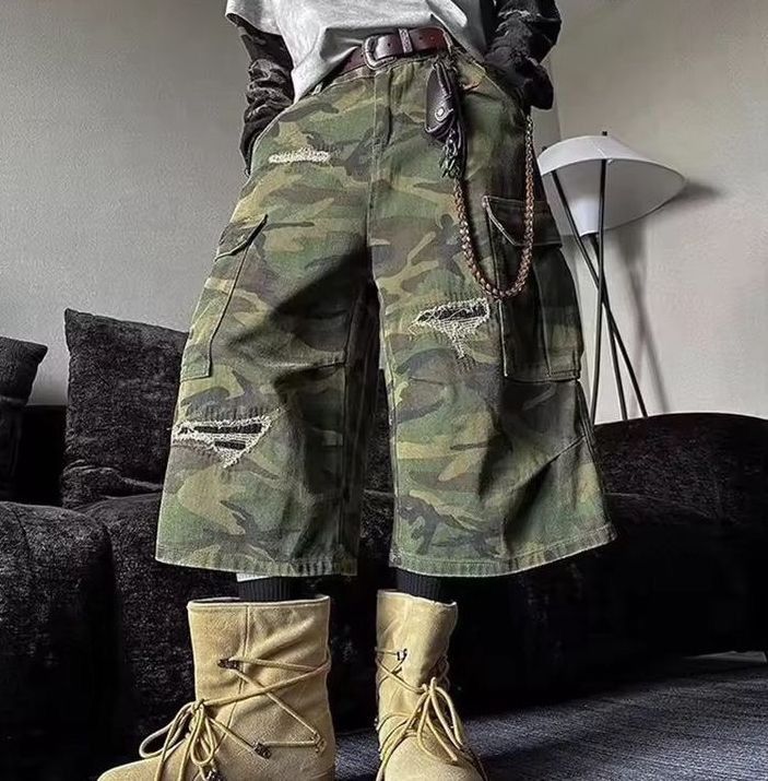 Japanese Brand Camouflage Cargo Shorts – Distressed with Utility Pockets Size US 32 / EU 48 - 1 Thumbnail