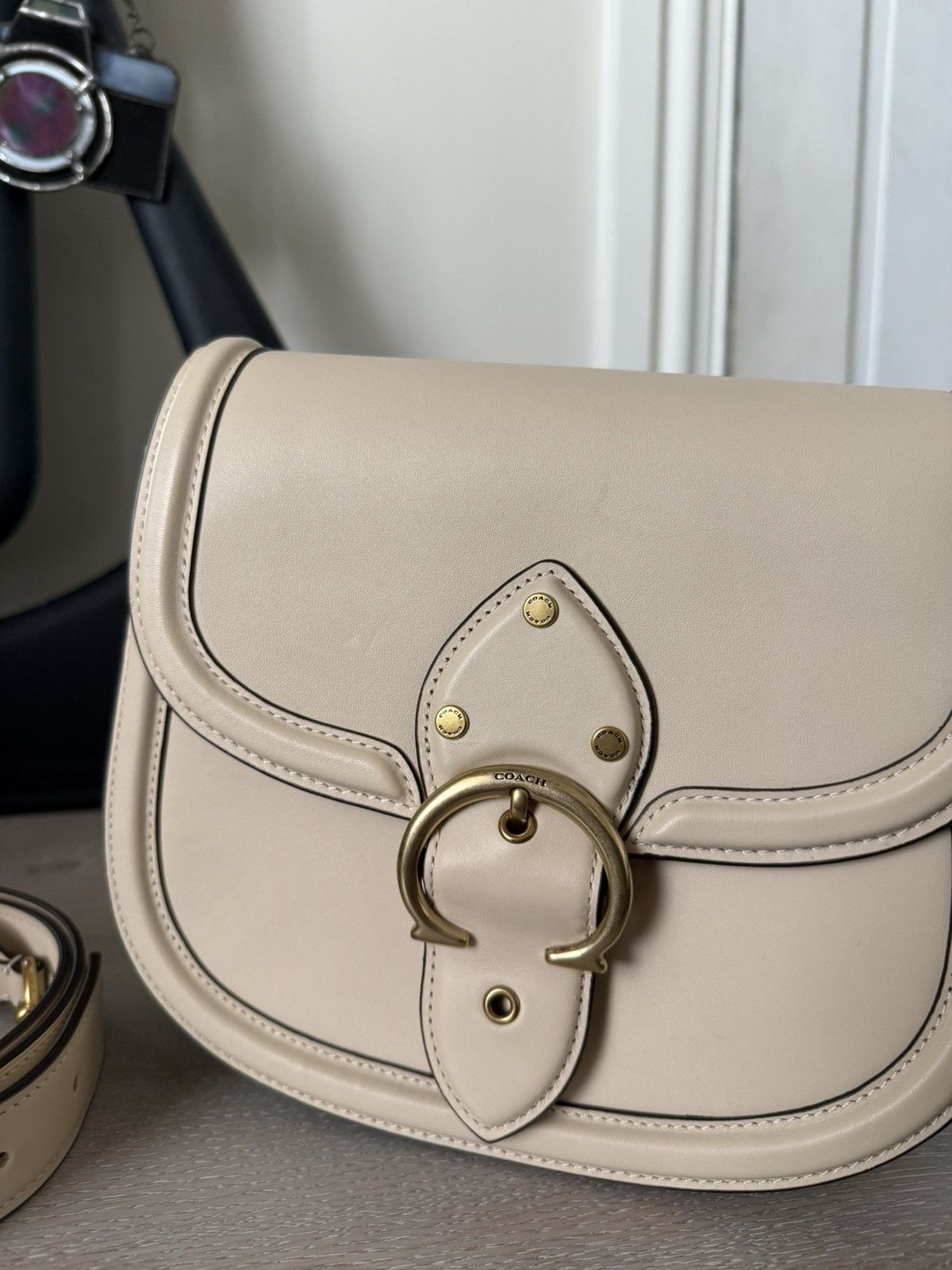 Coach Vintage Coach Beat Saddle Bag (Ivory) Size ONE SIZE - 4 Thumbnail