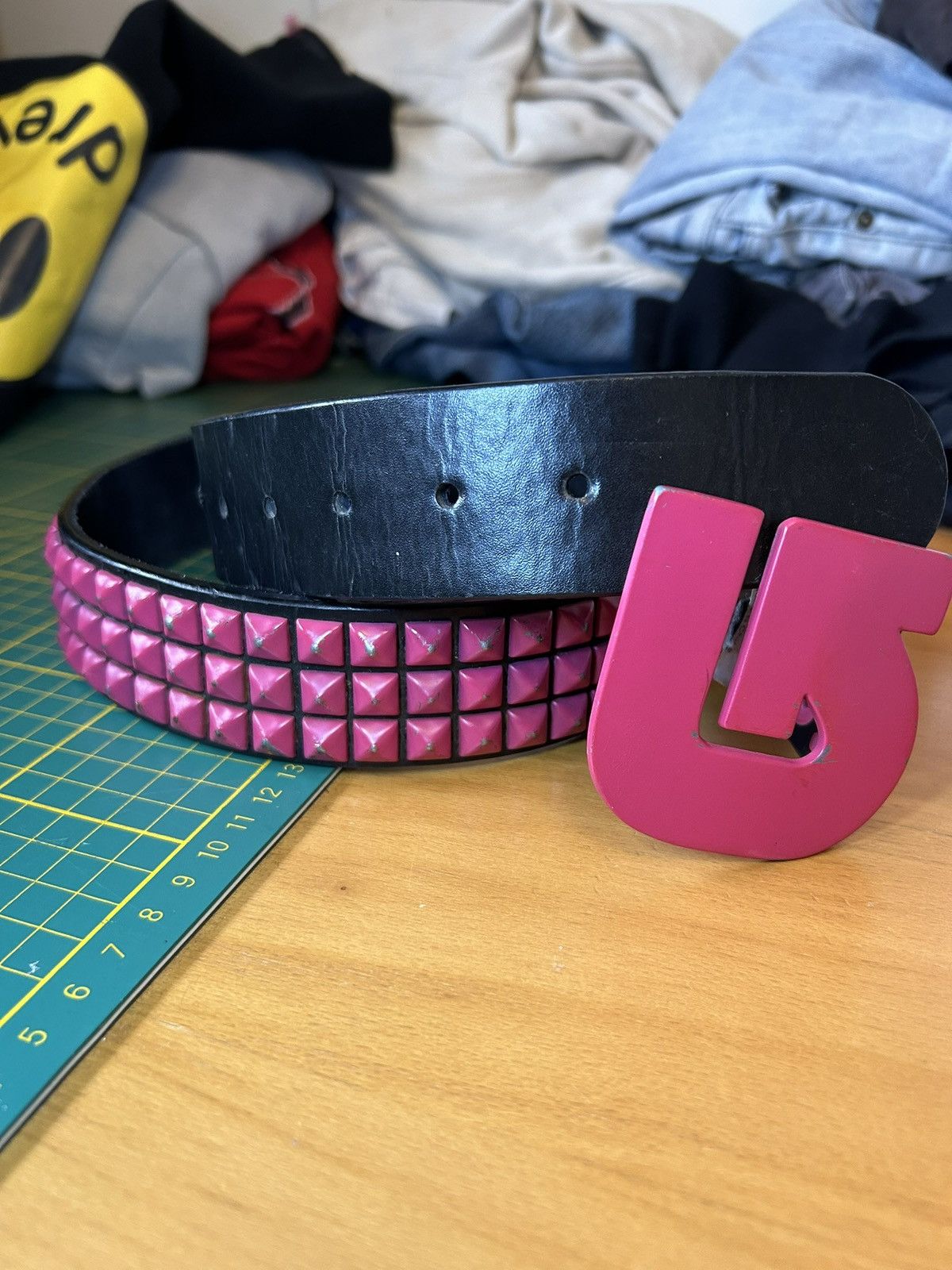 Burton Vintage Burton pink studded leather belt Size ONE SIZE - 1 Thumbnail