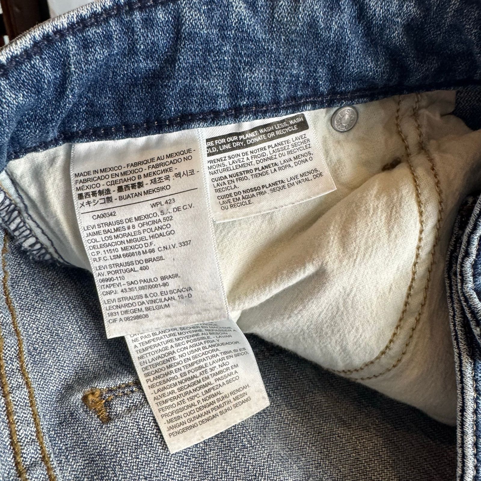 Levi's Levi 590 Bootcut Jeans Women 18W Inseam 31 Detailed Pockets Size 40" / US 18 - 4 Thumbnail