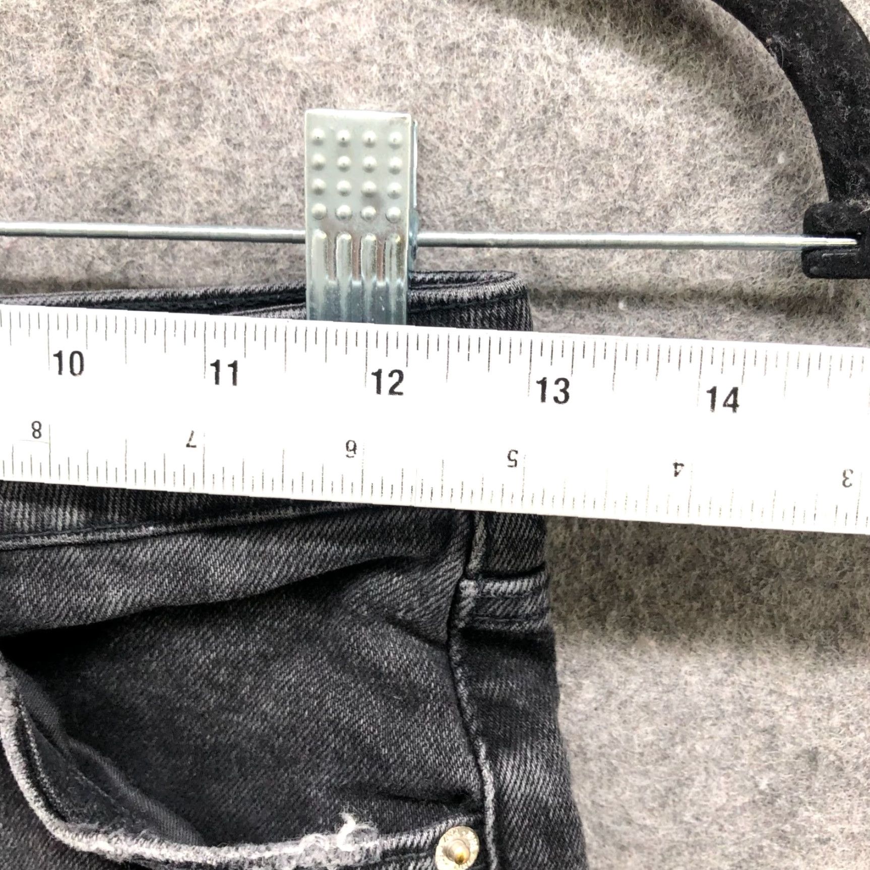 Zara VINTAGE? No — Zara High Rise Denim Jean Shorts Womens Size 2 Black Wash Cutoff Frayed Stretch Denim Shorts Size 26" / US 2 / IT 38 - 7 Thumbnail