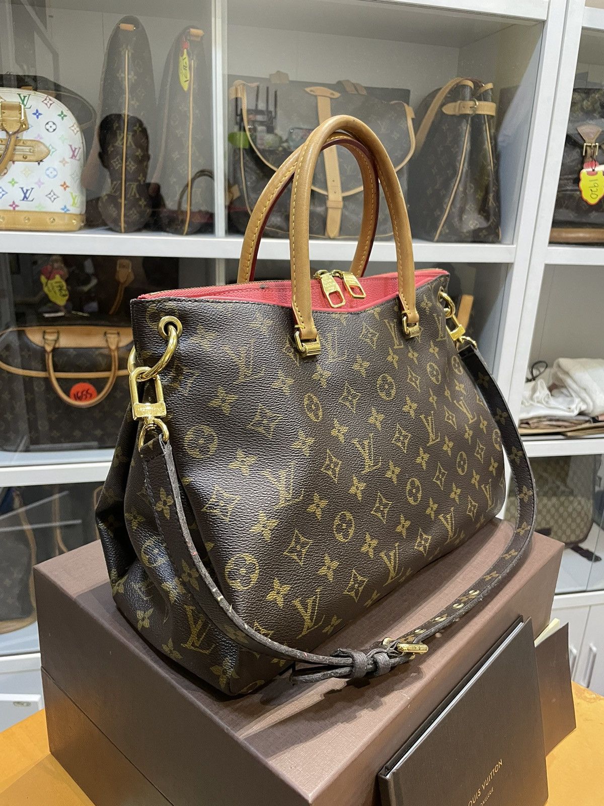 Louis Vuitton AUTHENTIC LOUIS VUITTON MONOGRAM PALLAS MM HANDBAG Size ONE SIZE - 3 Thumbnail
