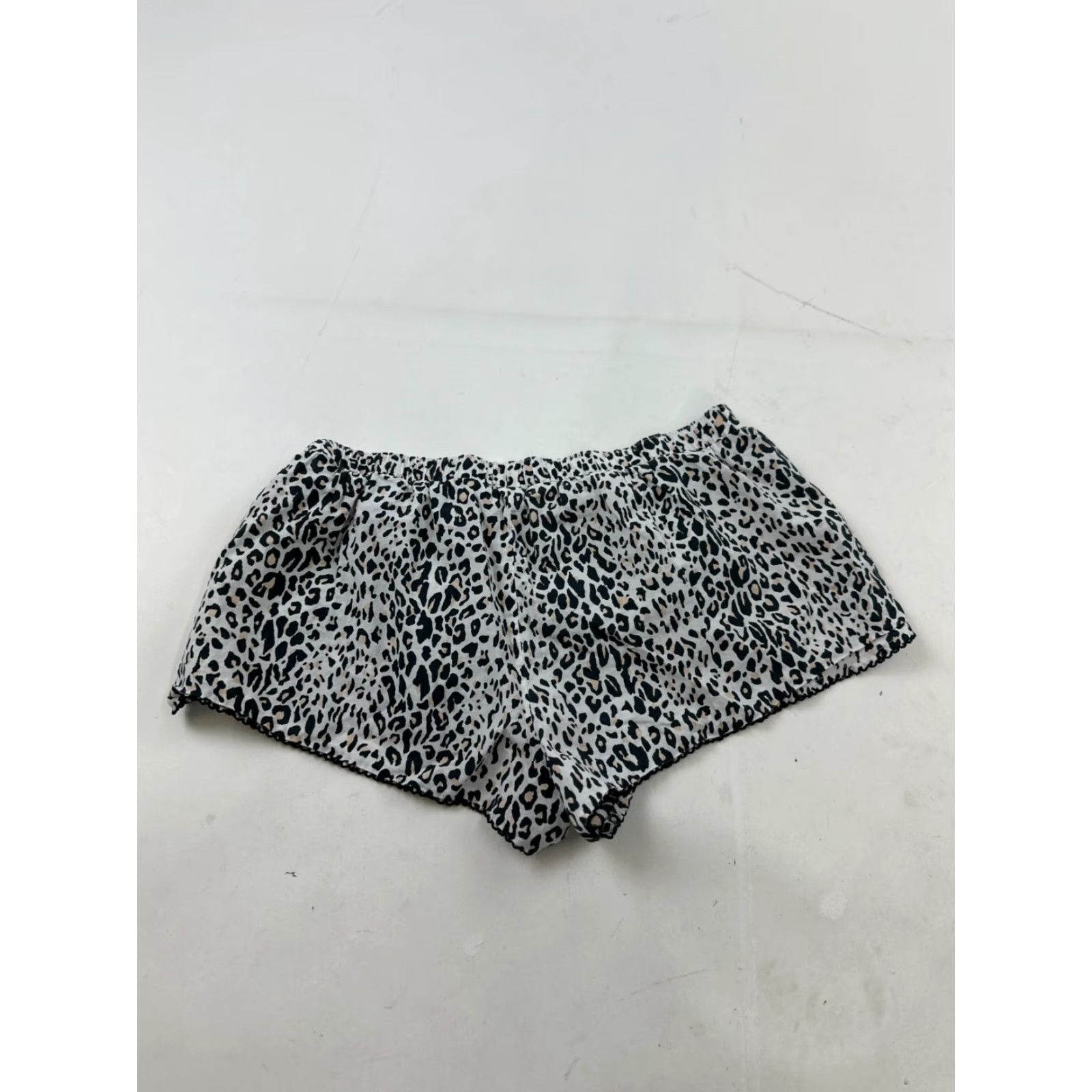 Victoria's Secret Victoria's Secret Shorts Womens XS White Black Sleep Lounge Leopard Print Natural Size 26" / US 2 / IT 38 - 2 Thumbnail