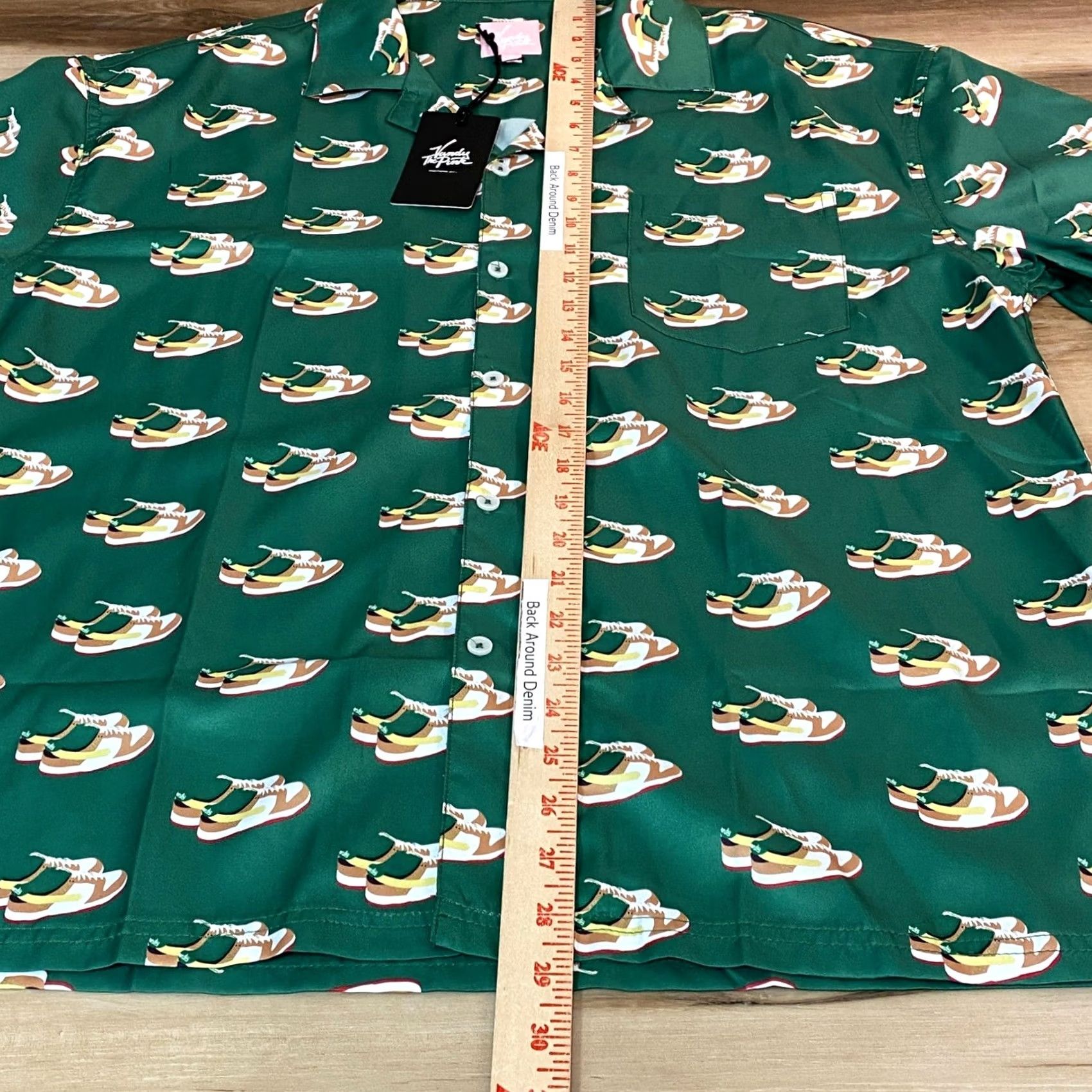 Vandy The Pink VANDY THE PINK Shirt Mens Large Green All Over Sneaker Print Short Sleeve Button Up Shirt Size US L / EU 52-54 / 3 - 4 Thumbnail