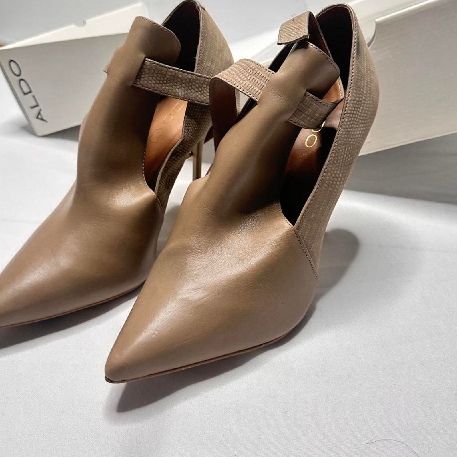 Aldo Aldo pointed toe stiletto heel and ankle strap. A pump Size US 9 / IT 39 - 4 Thumbnail