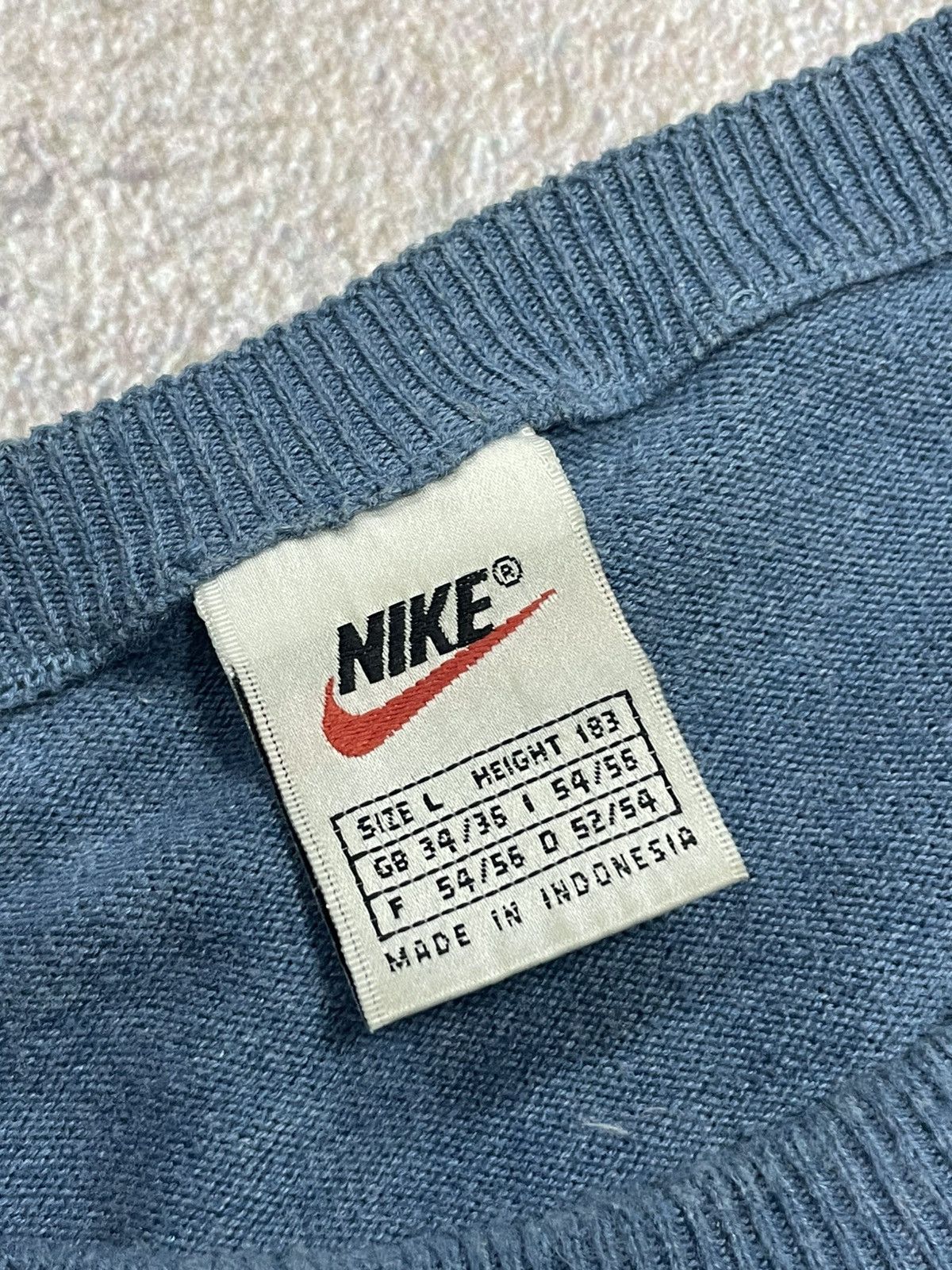 Nike Vintage Nike Center Logo Crew Neck Sweater Size US L / EU 52-54 / 3 - 5 Thumbnail