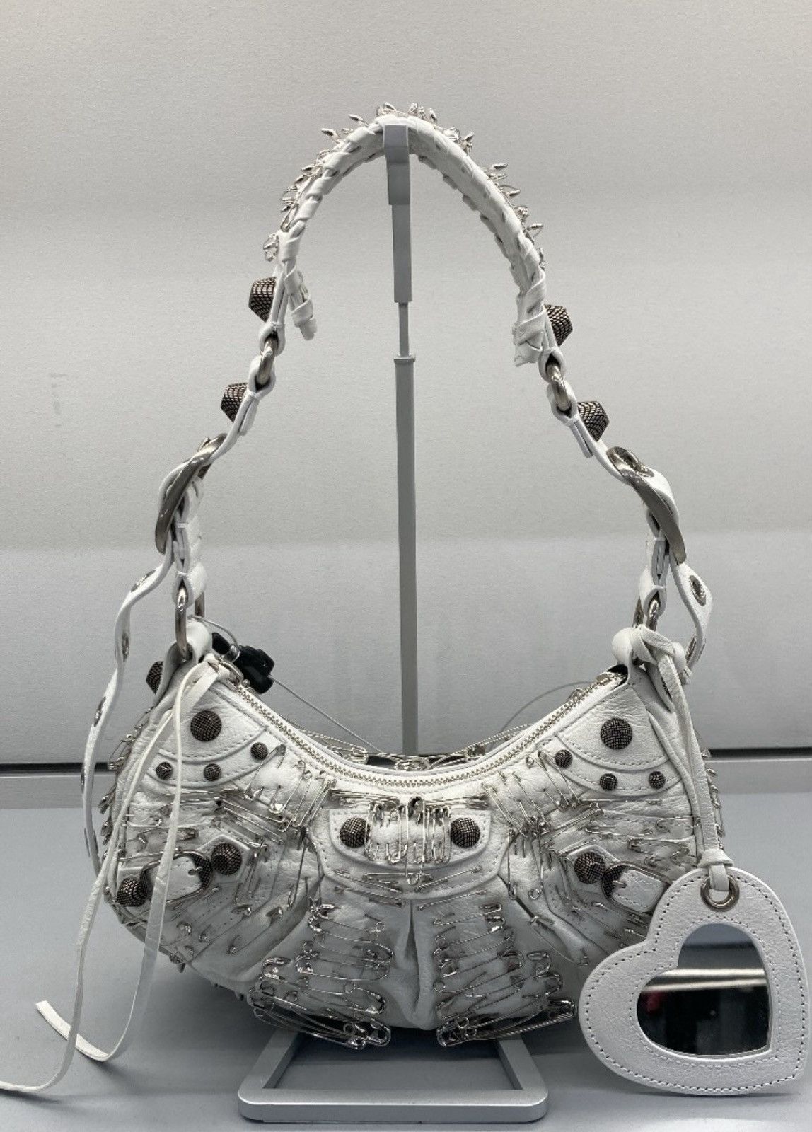 Balenciaga le cagole xs shoulder bag with safety pins in optic white Size ONE SIZE - 1 Thumbnail