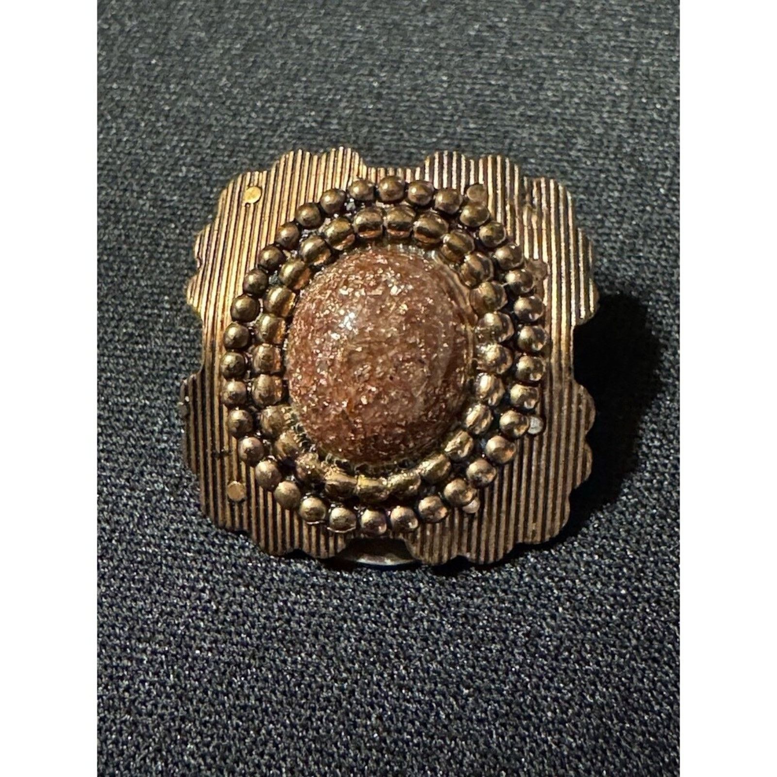 Other Gold Tone & Brass Clip On Earrings Size ONE SIZE - 5 Thumbnail