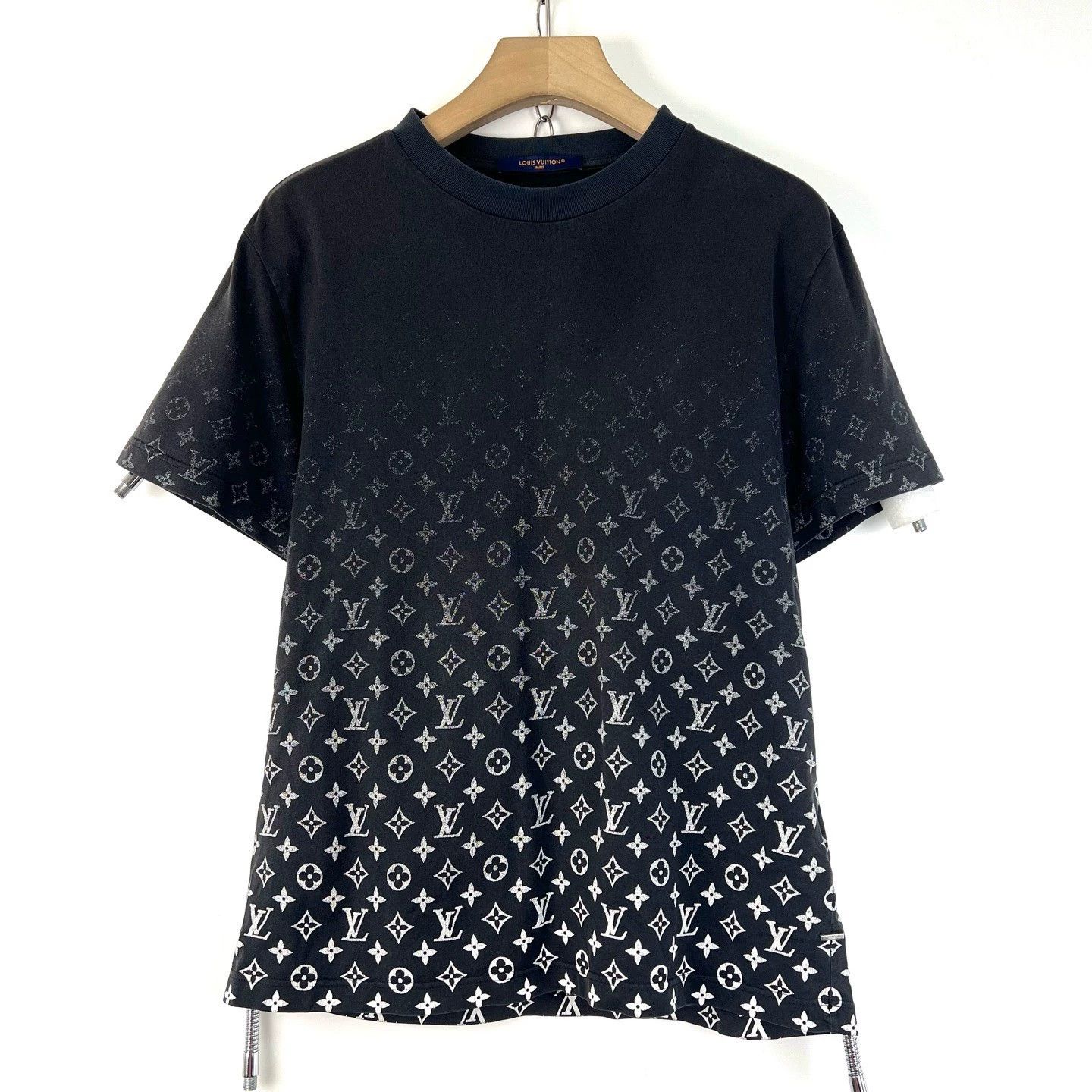 Louis Vuitton LV Black Gradient All-over Logo Print Short-Sleeve T-Shirt Size US M / EU 48-50 / 2 - 1 Thumbnail