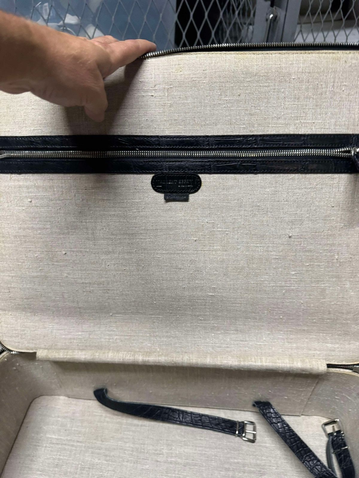 Vintage REAL Aligator Strongest Specimen Carry-on luggage Size ONE SIZE - 7 Thumbnail